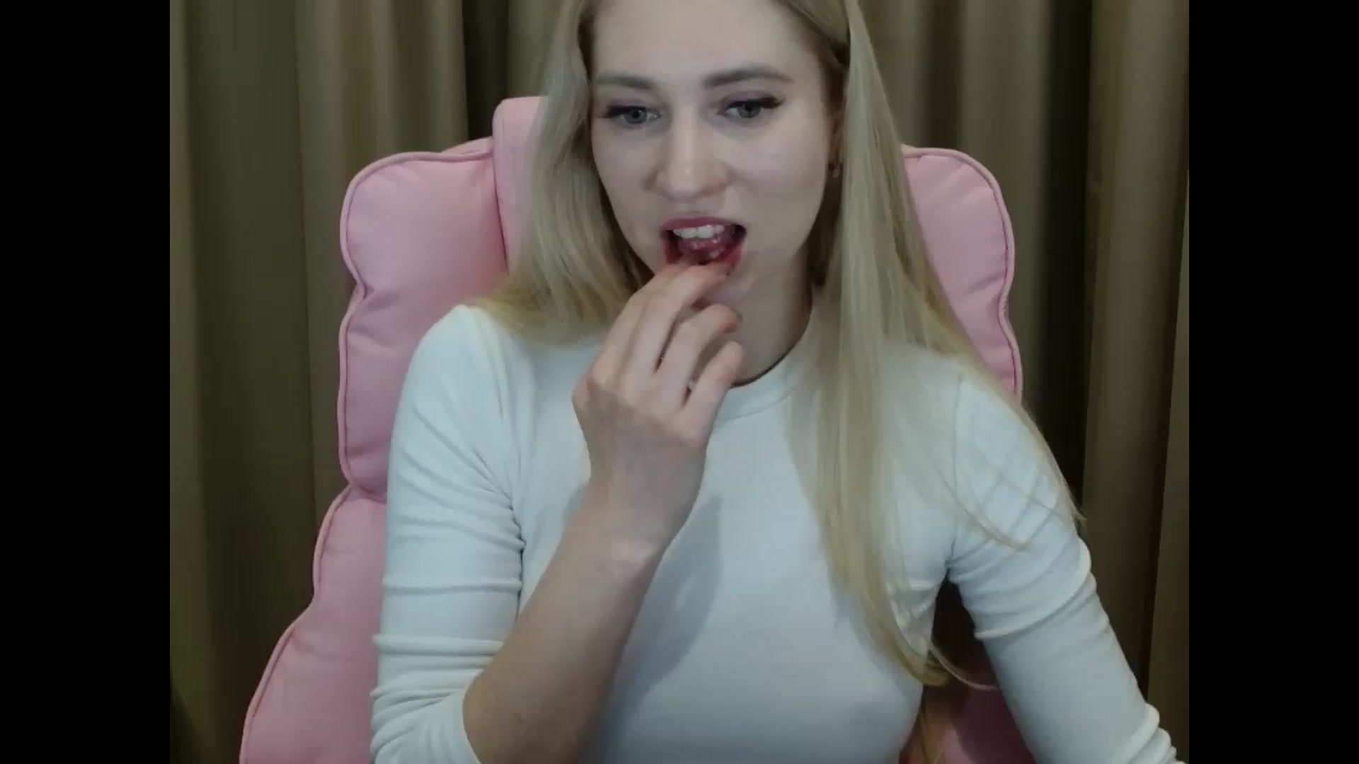 Gallery image thumbnail from Miss_Sylvia's myfreecams stream on, 03/25/2025, 20:19 image 3 of 20