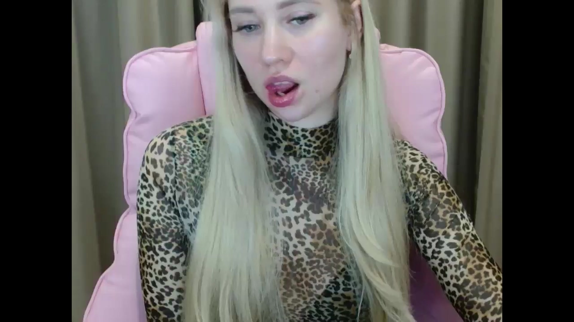 Gallery image thumbnail from Miss_Sylvia's myfreecams stream on, 03/26/2025, 18:00 image 17 of 20