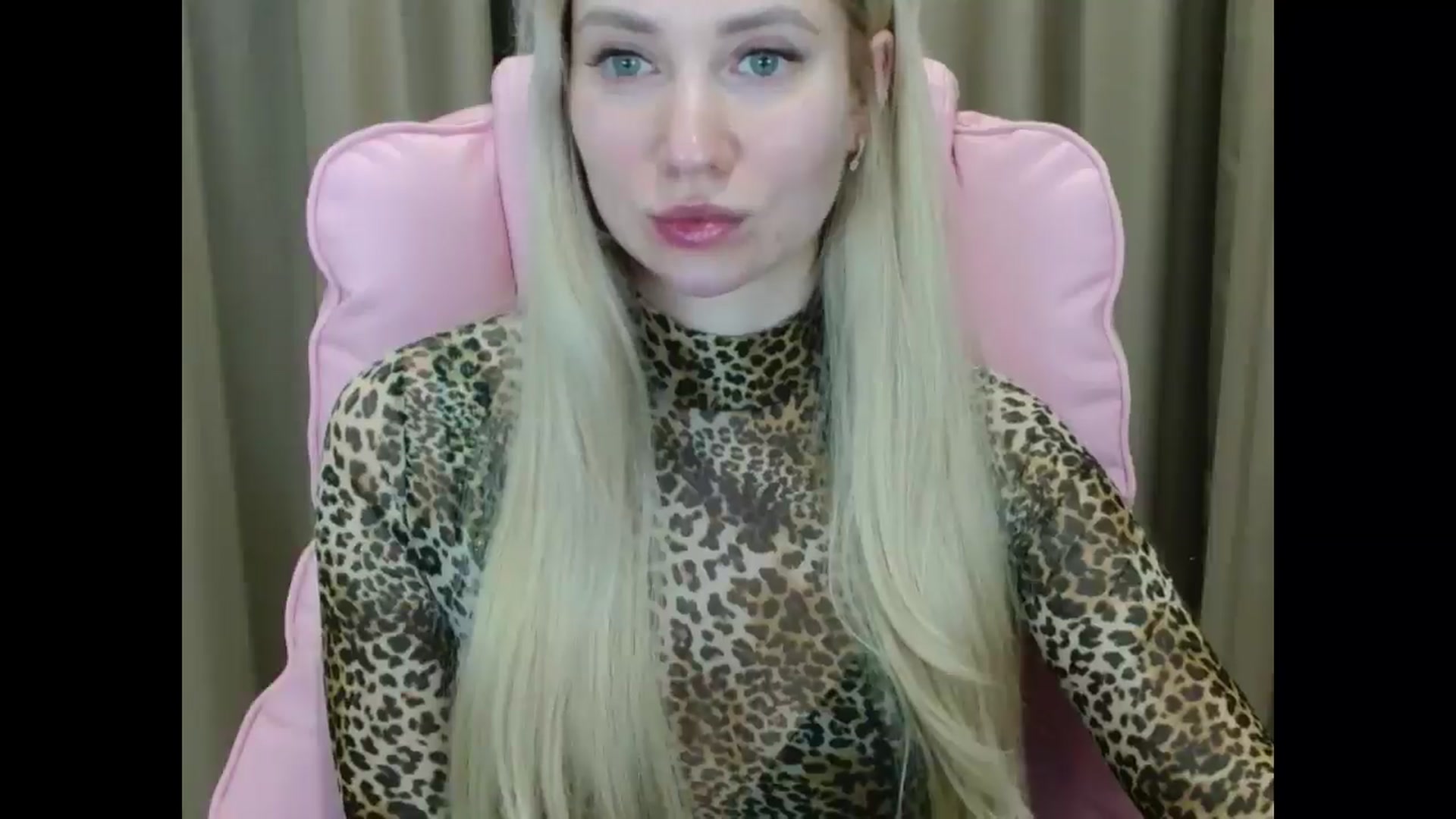 Gallery image thumbnail from Miss_Sylvia's myfreecams stream on, 03/26/2025, 18:00 image 18 of 20