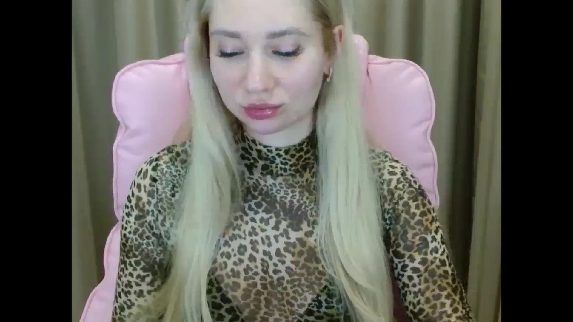Gallery image thumbnail from Miss_Sylvia's myfreecams stream on, 03/26/2025, 18:00 image 6 of 20
