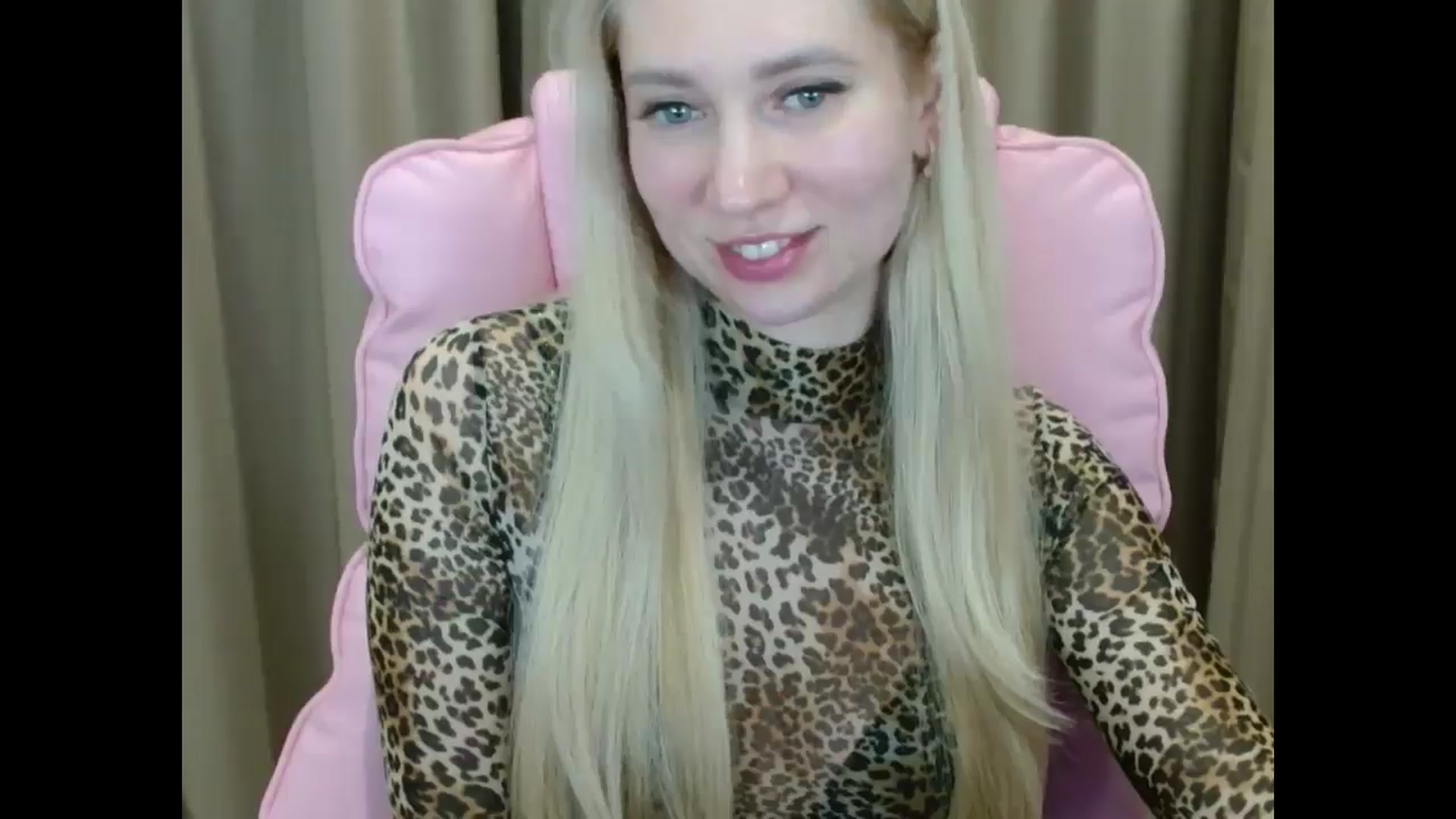 Gallery image thumbnail from Miss_Sylvia's myfreecams stream on, 03/26/2025, 18:26 image 17 of 20