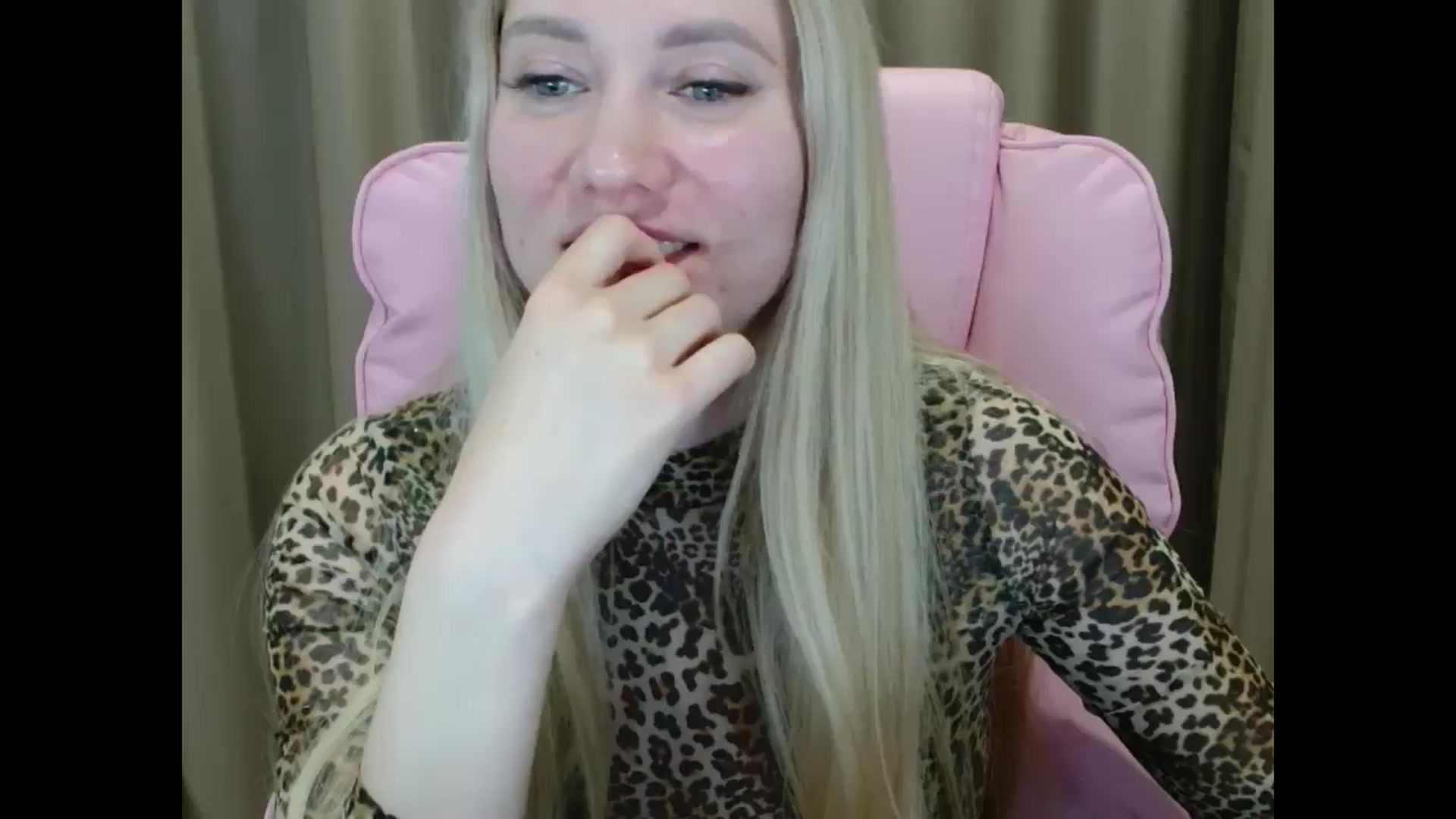 Gallery image thumbnail from Miss_Sylvia's myfreecams stream on, 03/26/2025, 20:49 image 11 of 20