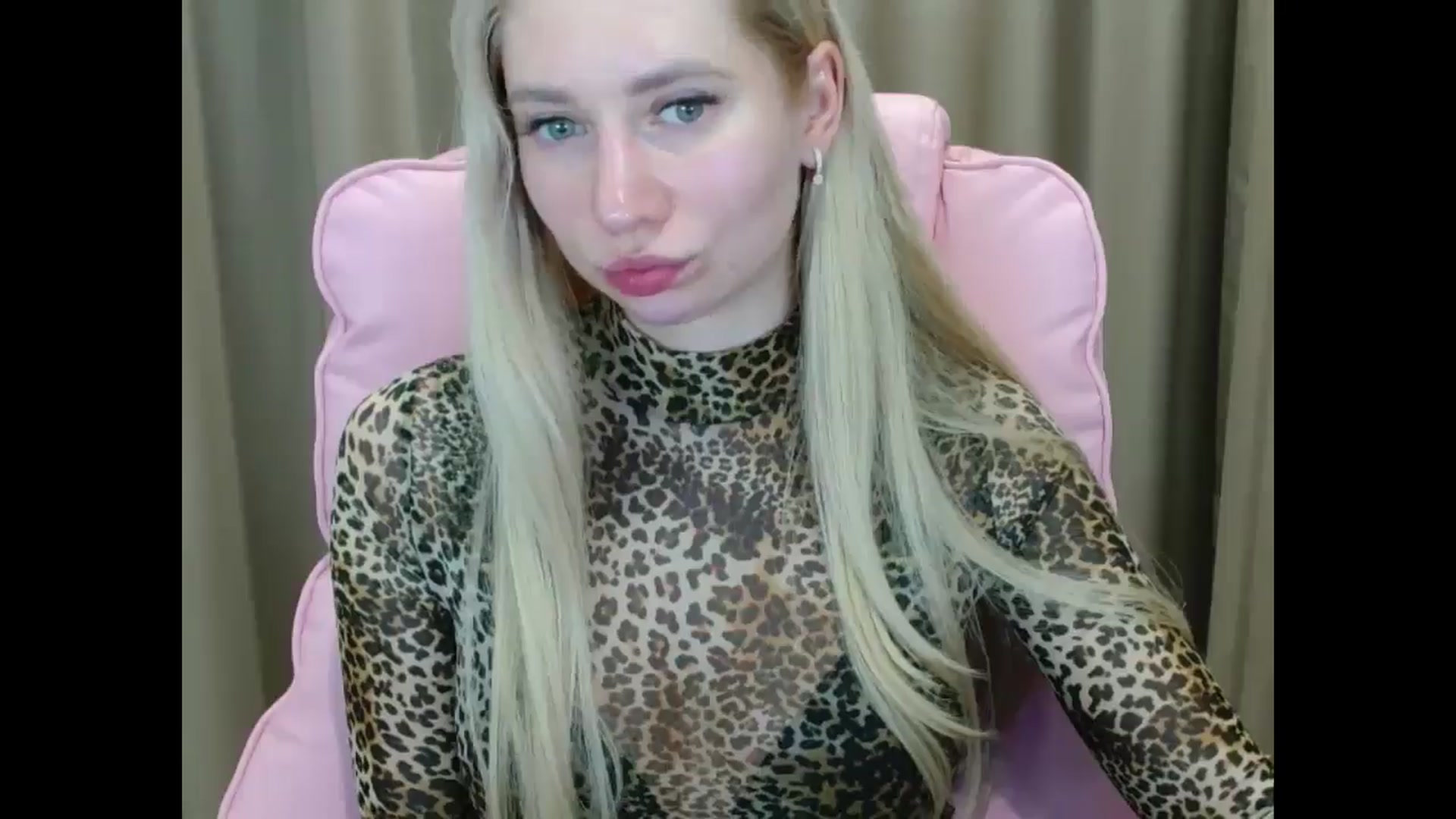 Gallery image thumbnail from Miss_Sylvia's myfreecams stream on, 03/26/2025, 22:16 image 3 of 20