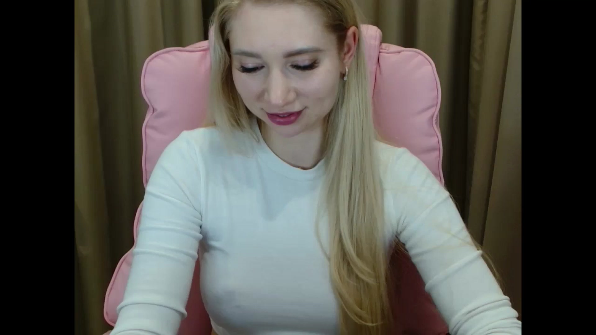 Gallery image thumbnail from Miss_Sylvia's myfreecams stream on, 03/27/2025, 20:30 image 8 of 20