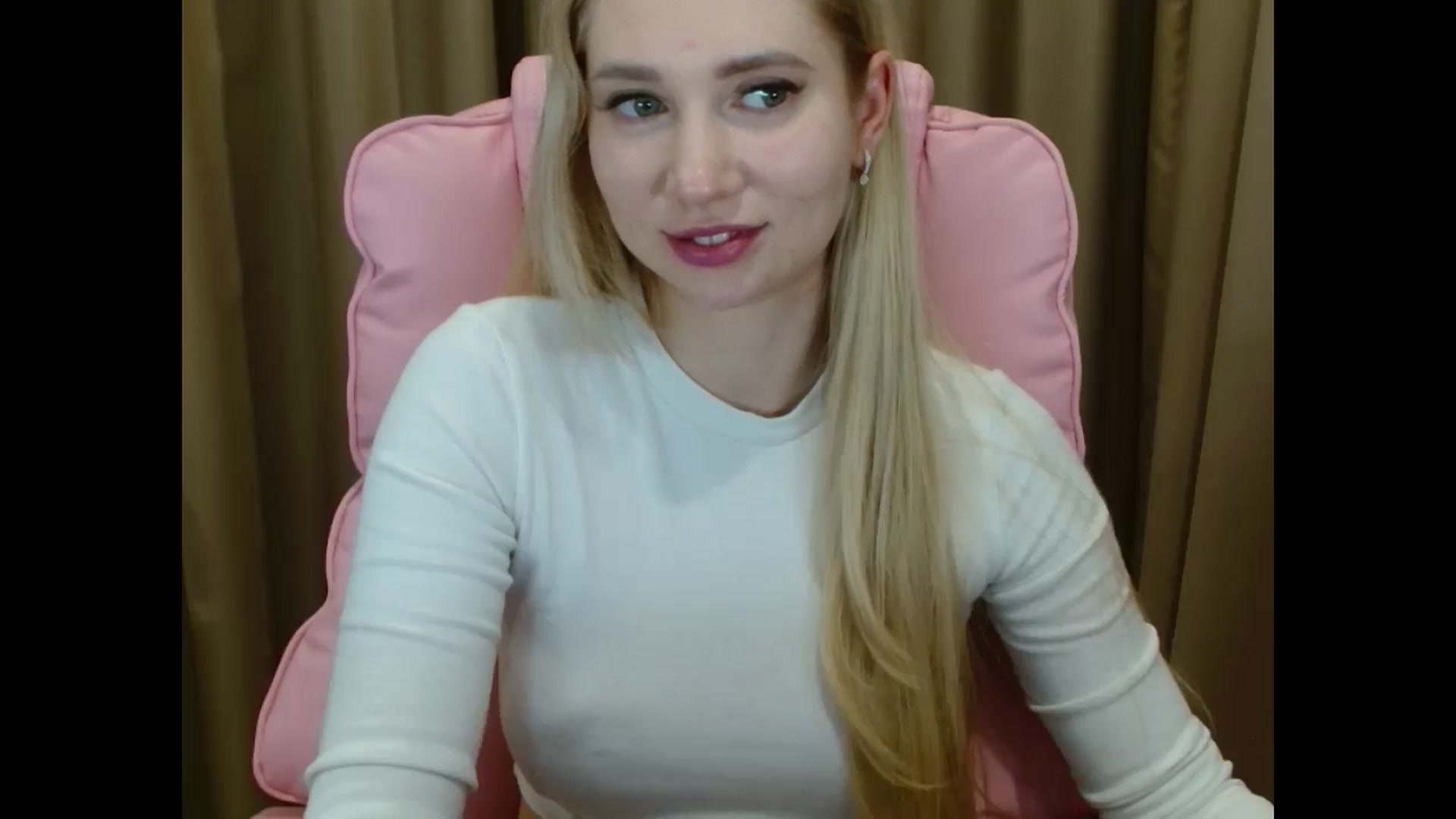 Gallery image thumbnail from Miss_Sylvia's myfreecams stream on, 03/27/2025, 20:30 image 7 of 20