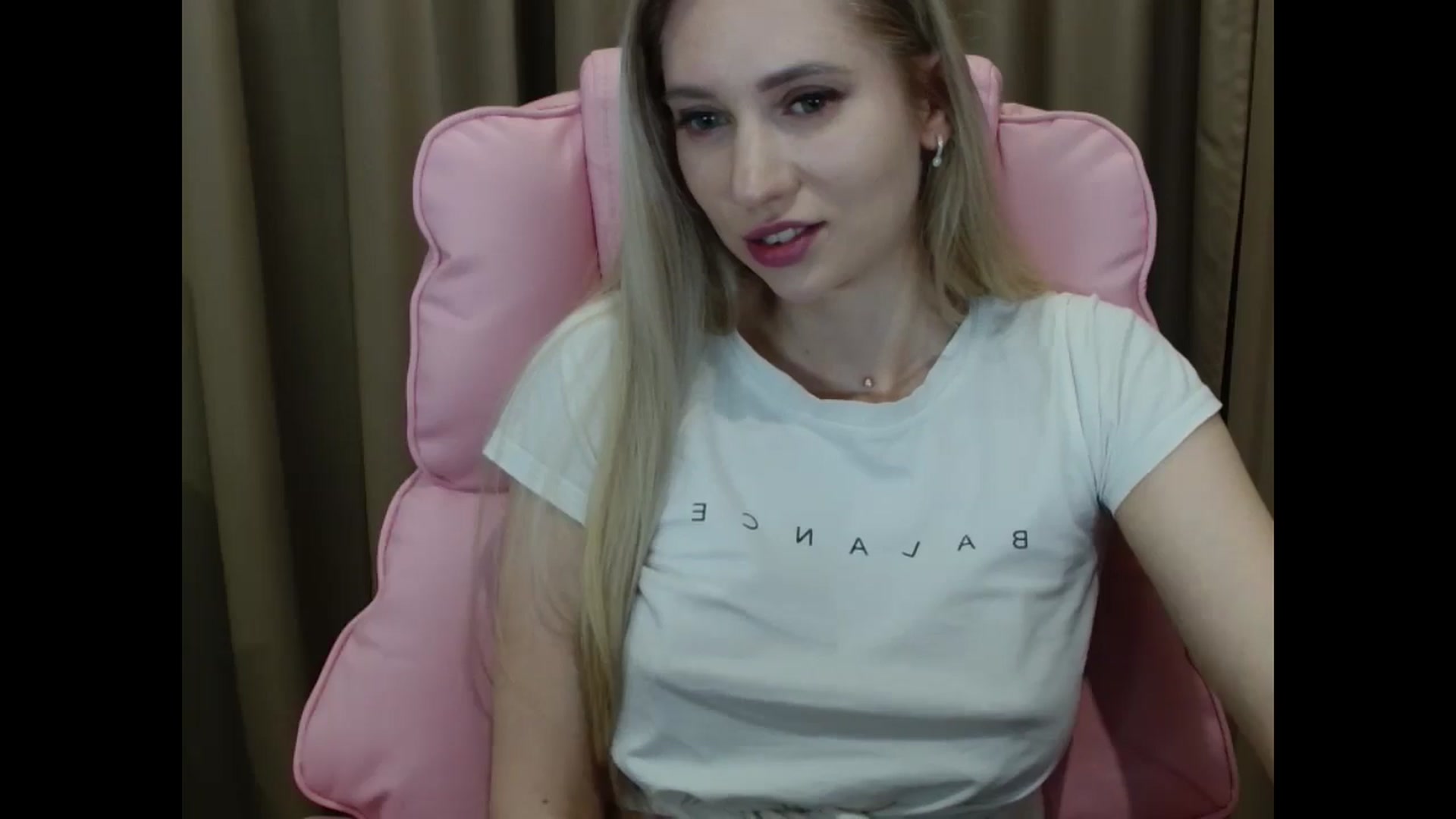 Gallery image thumbnail from Miss_Sylvia's myfreecams stream on, 03/30/2025, 19:15 image 2 of 20