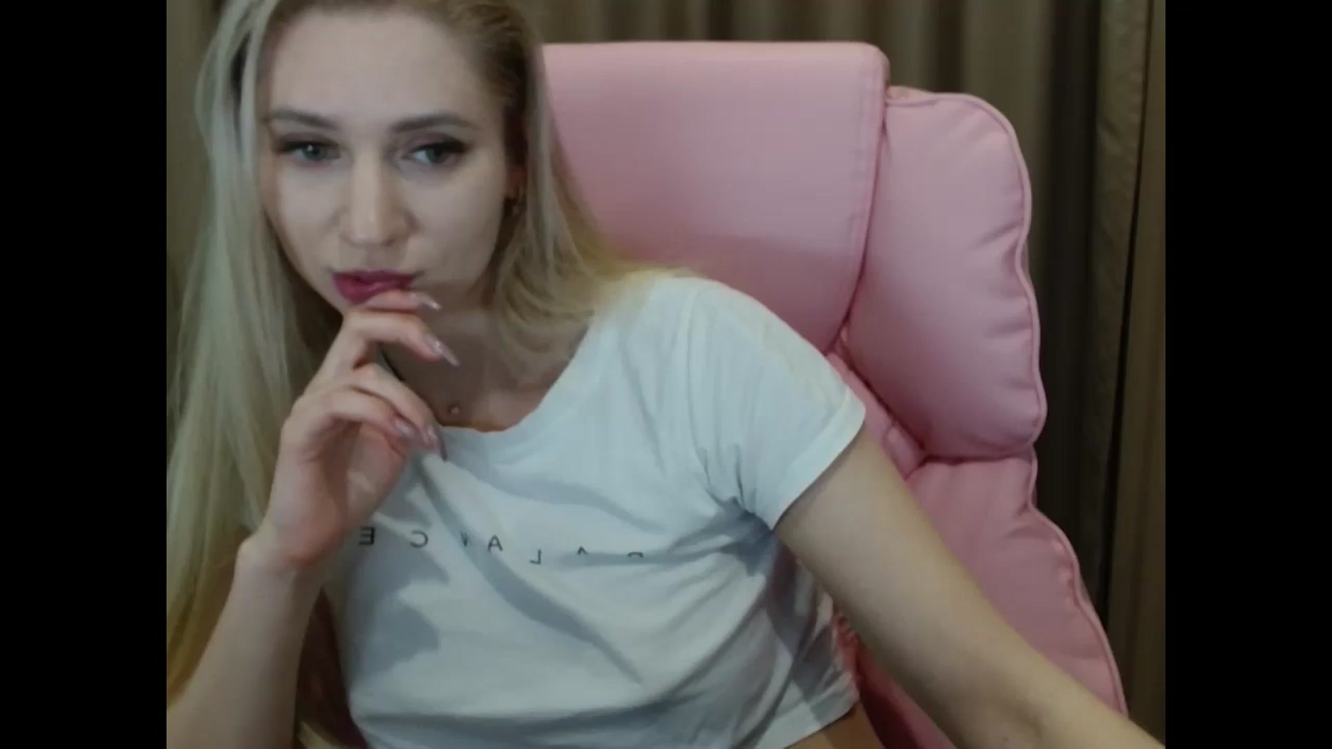 Gallery image thumbnail from Miss_Sylvia's myfreecams stream on, 03/30/2025, 19:15 image 14 of 20