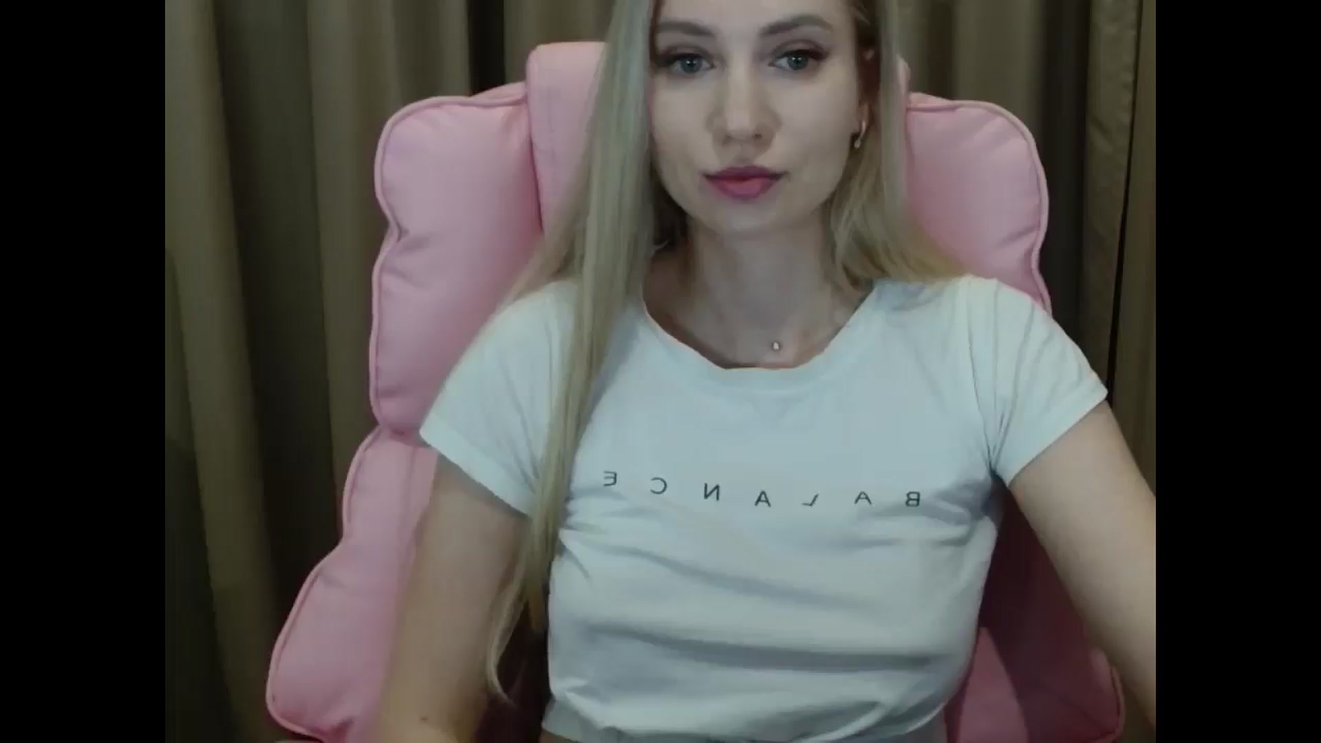 Gallery image thumbnail from Miss_Sylvia's myfreecams stream on, 03/30/2025, 19:15 image 3 of 20