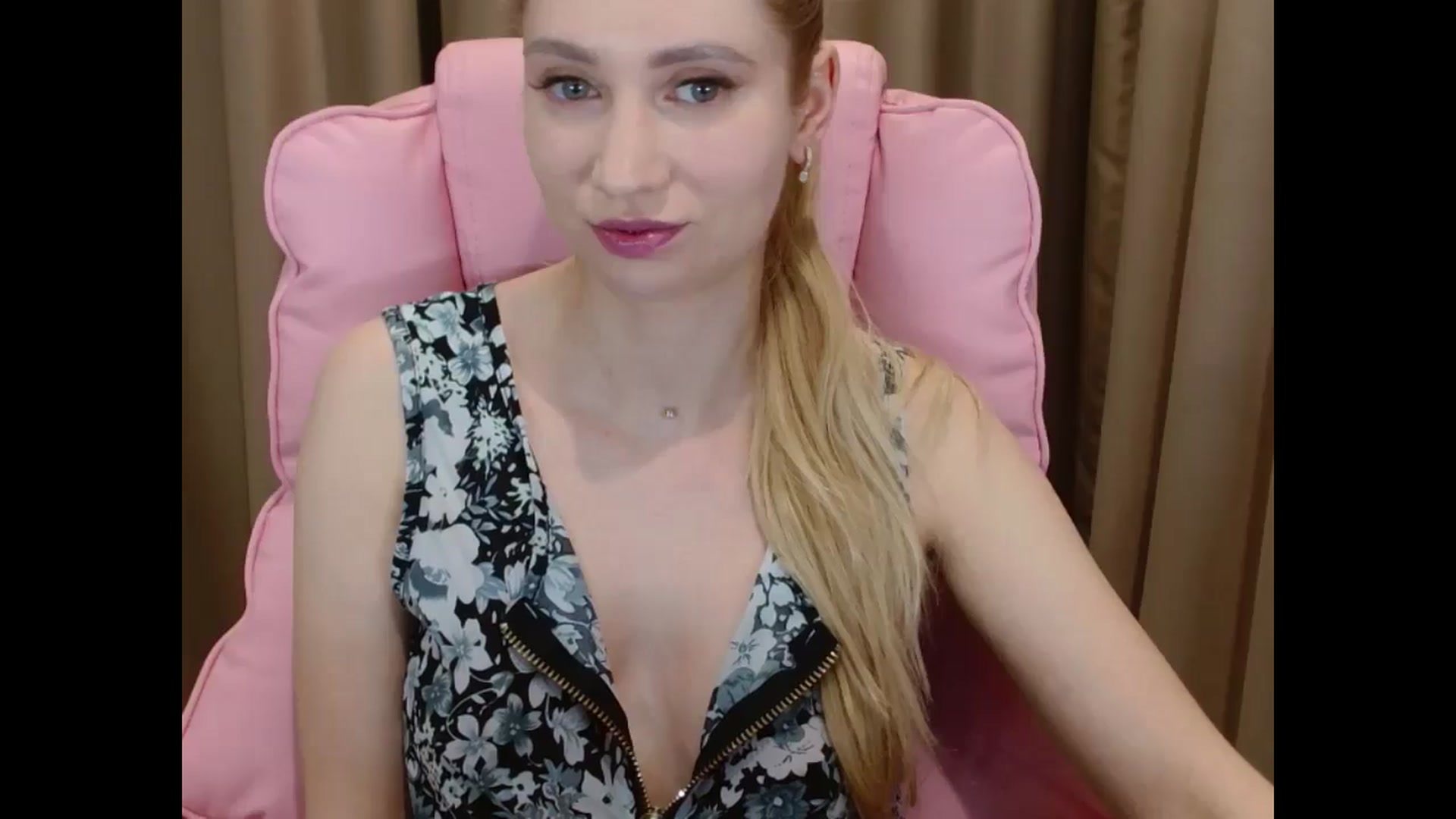 Gallery image thumbnail from Miss_Sylvia's myfreecams stream on, 03/31/2025, 17:39 image 3 of 20