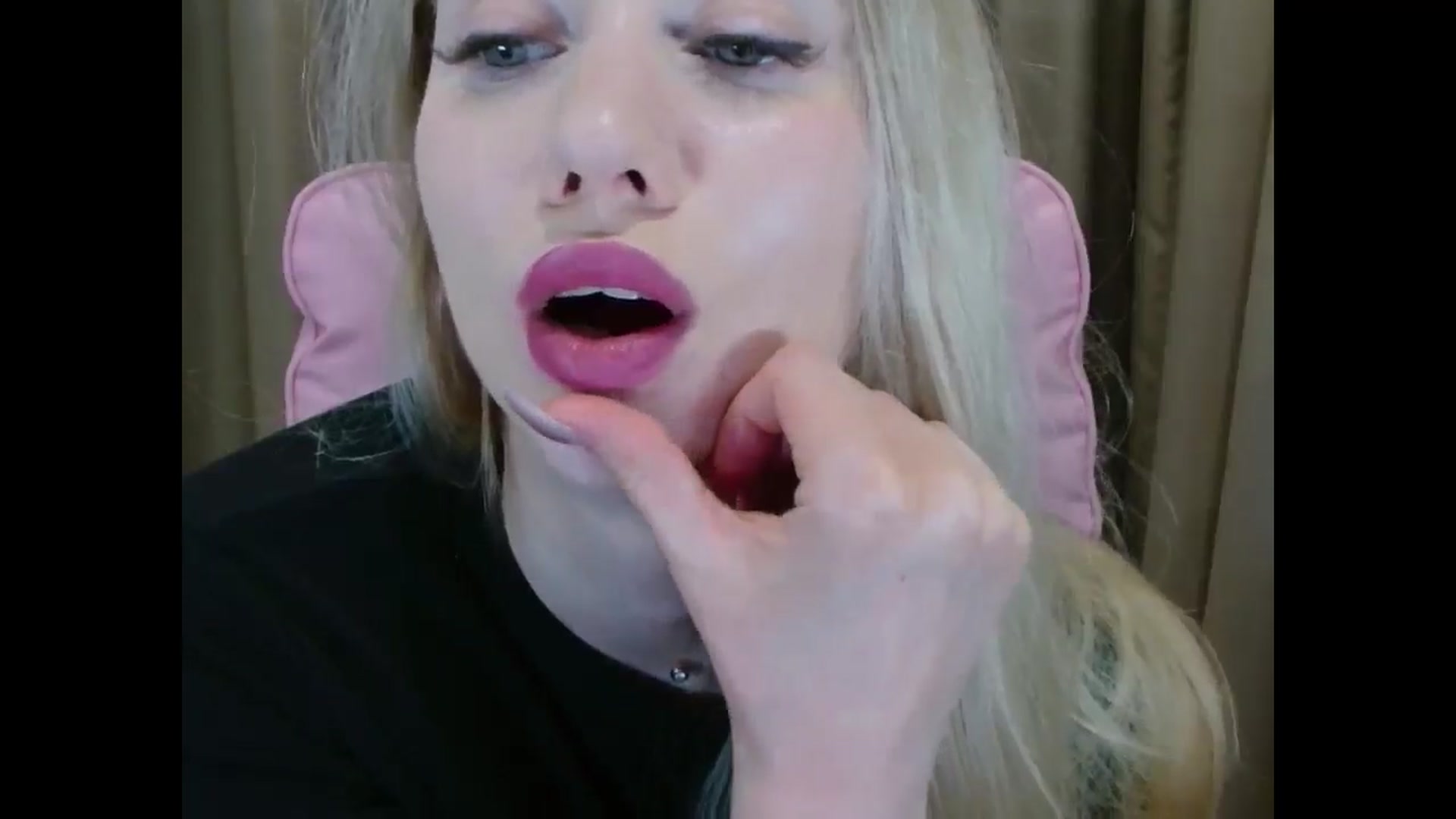 Gallery image thumbnail from Miss_Sylvia's myfreecams stream on, 04/02/2025, 20:57 image 10 of 20