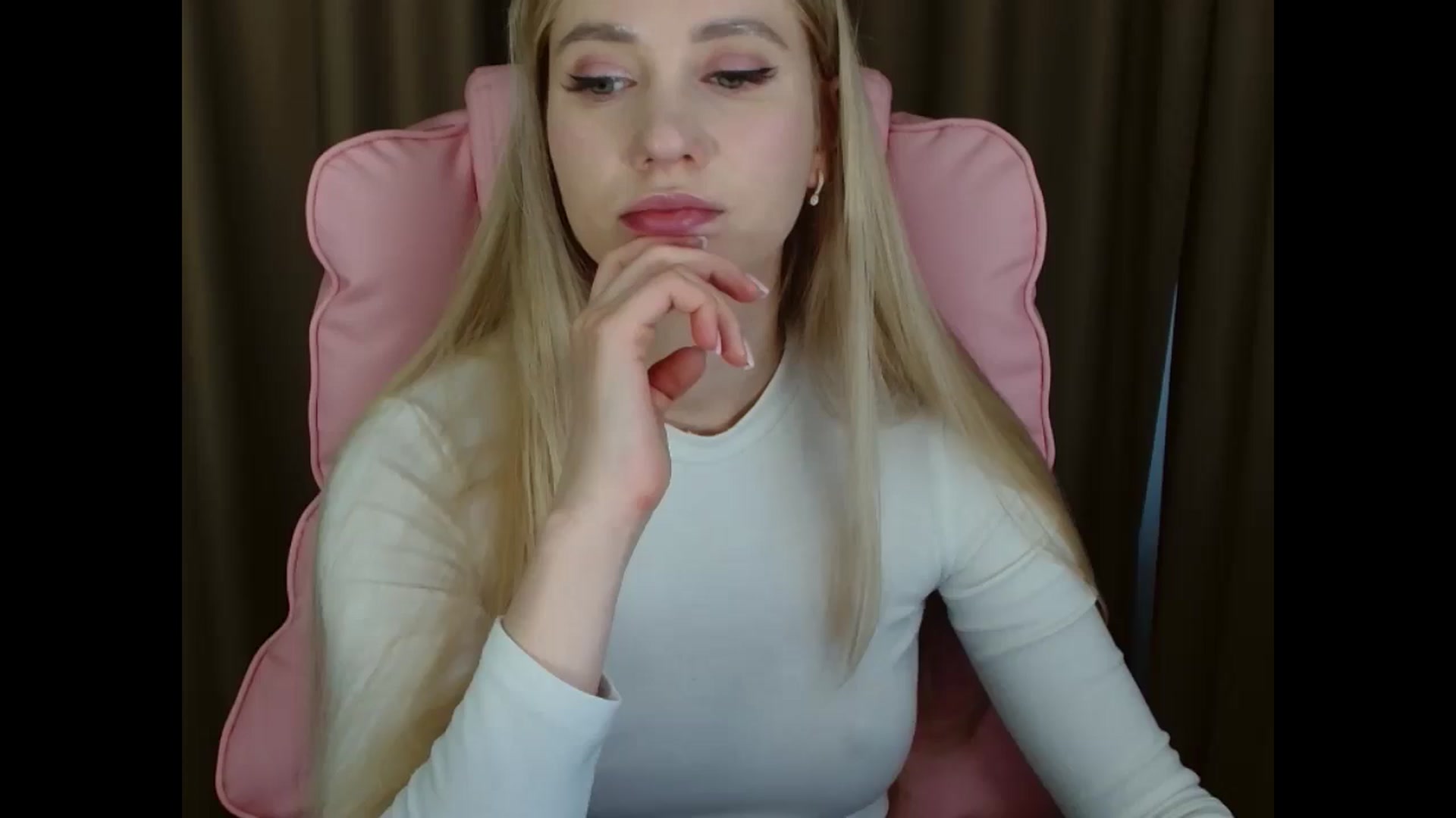 Gallery image thumbnail from Miss_Sylvia's myfreecams stream on, 04/05/2025, 14:00 image 15 of 20