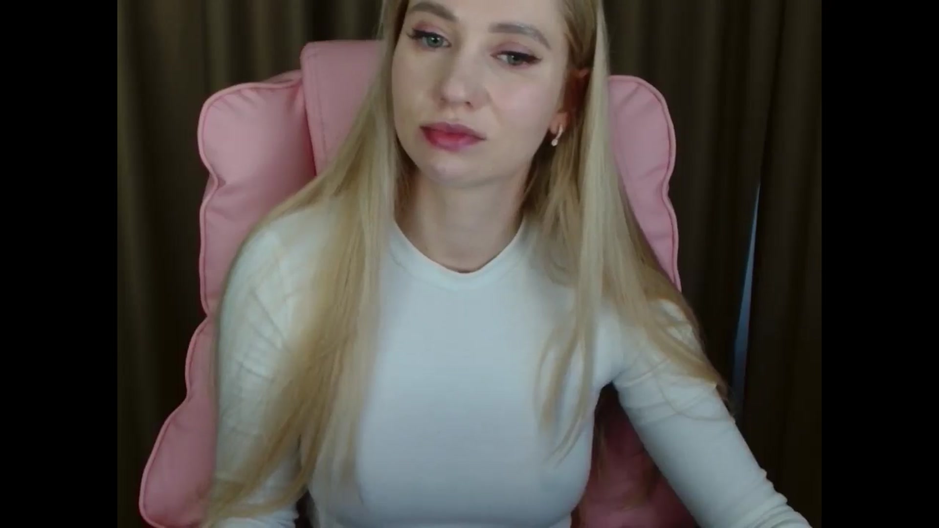 Gallery image thumbnail from Miss_Sylvia's myfreecams stream on, 04/05/2025, 14:00 image 18 of 20