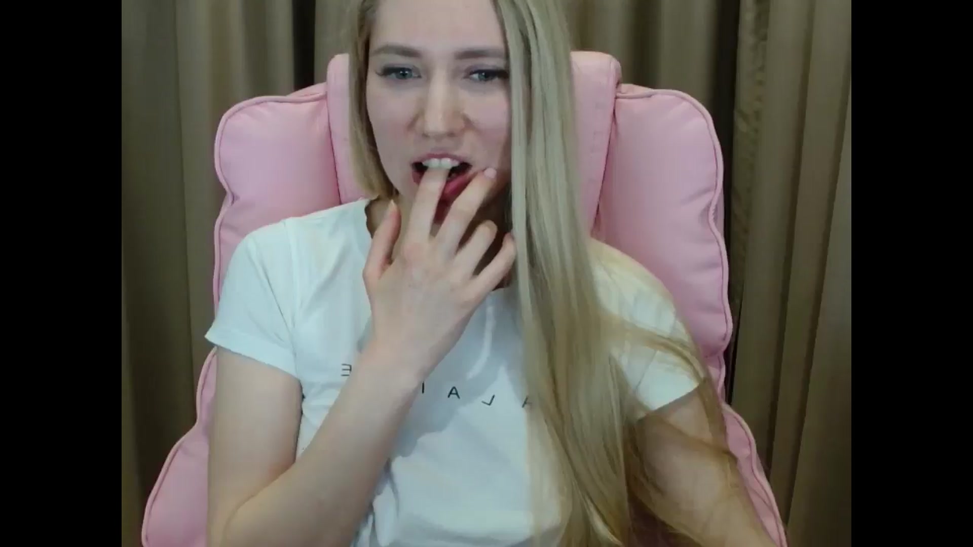Gallery image thumbnail from Miss_Sylvia's myfreecams stream on, 04/06/2025, 19:53 image 19 of 20