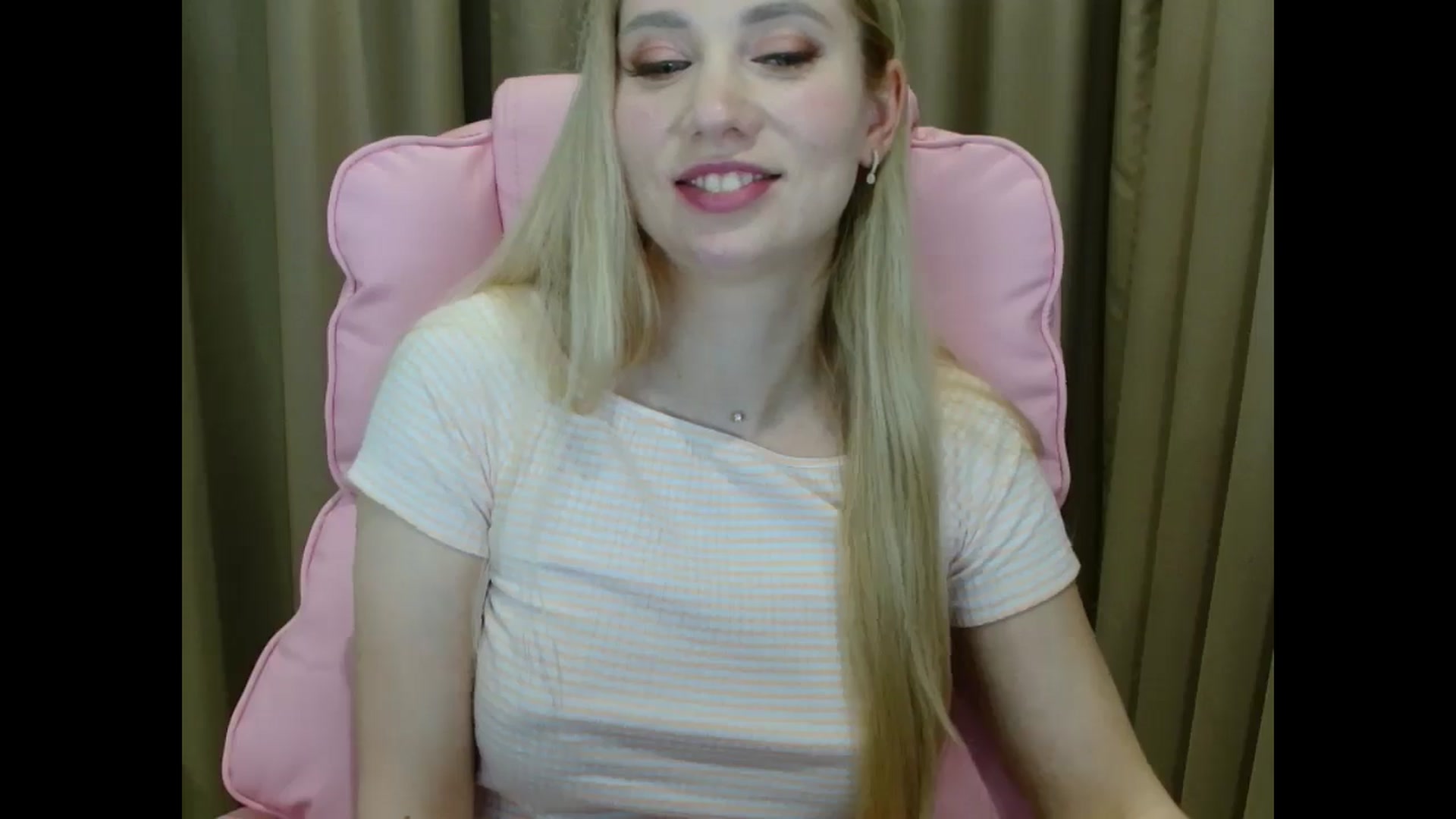 Gallery image thumbnail from Miss_Sylvia's myfreecams stream on, 04/07/2025, 20:27 image 13 of 20