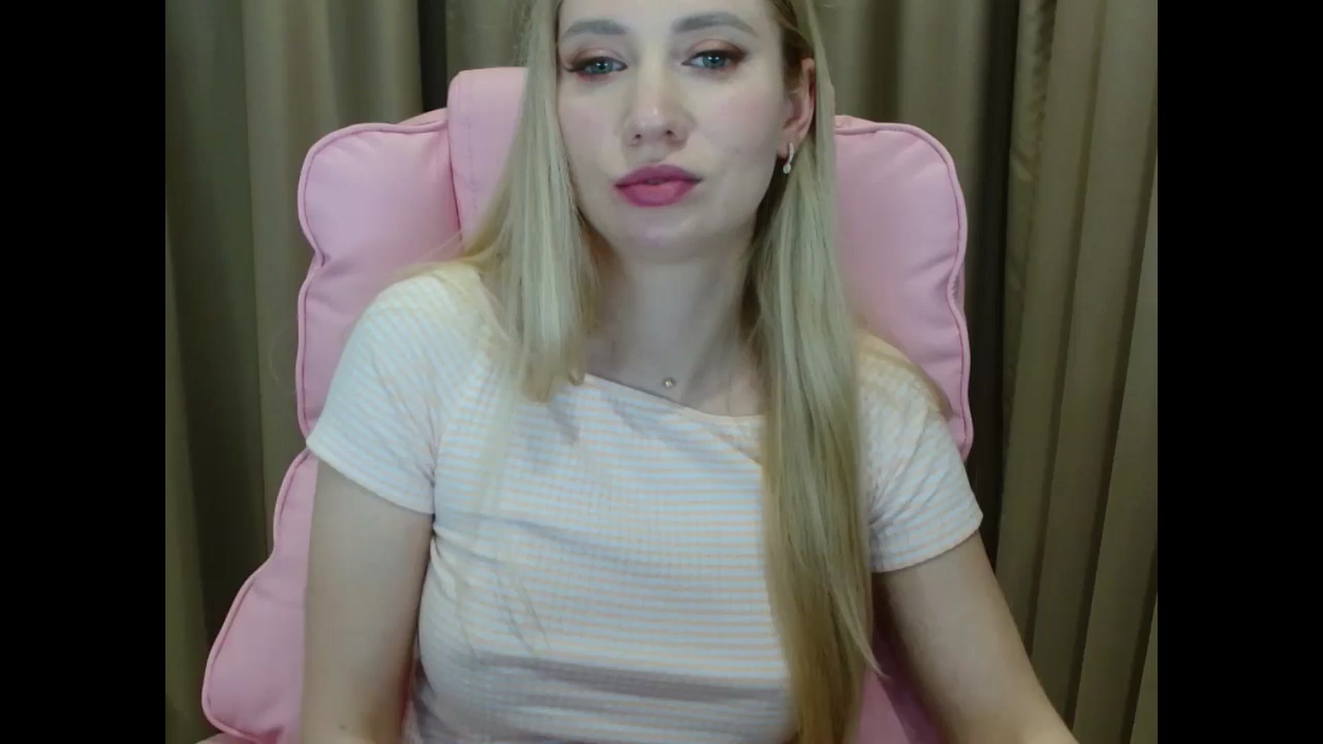 Gallery image thumbnail from Miss_Sylvia's myfreecams stream on, 04/07/2025, 20:27 image 17 of 20