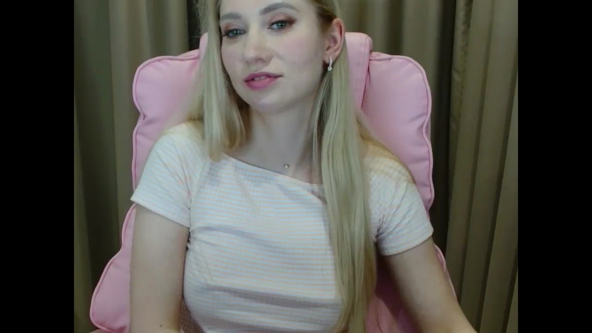 Gallery image thumbnail from Miss_Sylvia's myfreecams stream on, 04/07/2025, 20:27 image 8 of 20