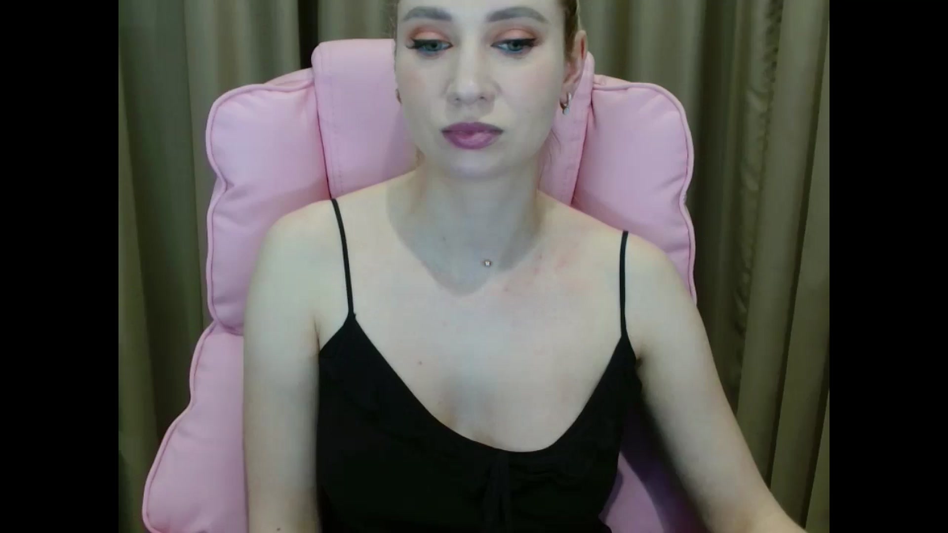 Gallery image thumbnail from Miss_Sylvia's myfreecams stream on, 04/09/2025, 20:00 image 1 of 20