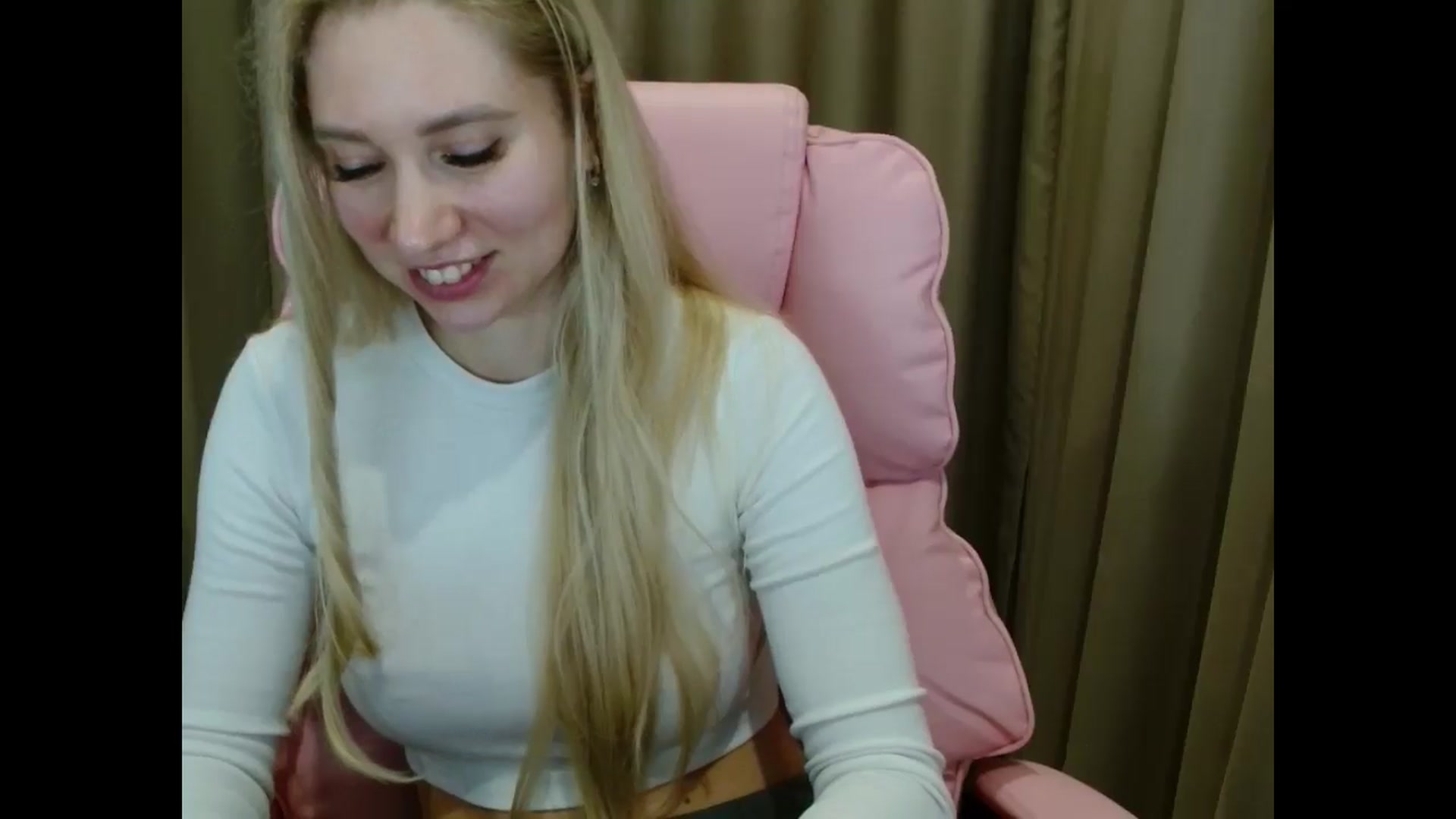 Gallery image thumbnail from Miss_Sylvia's myfreecams stream on, 04/12/2025, 20:30 image 13 of 20