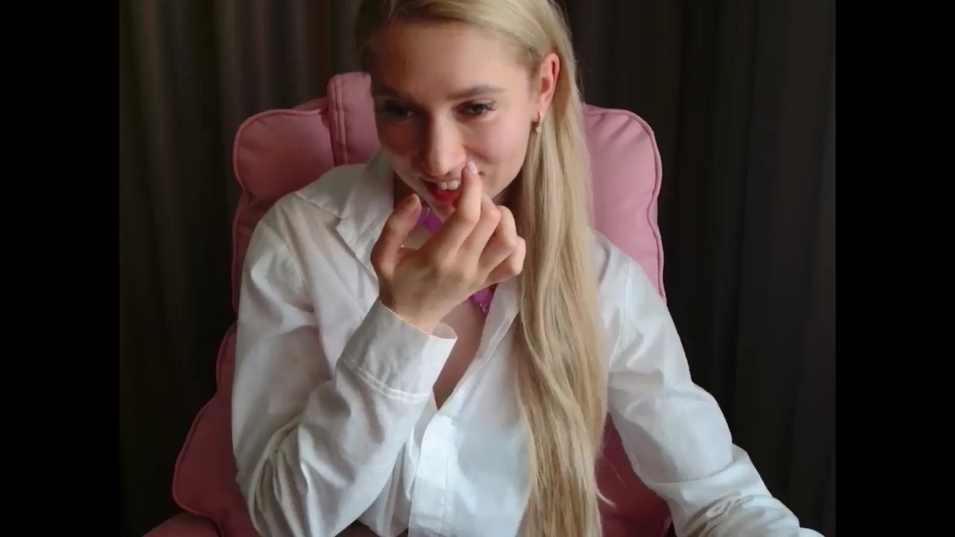 Gallery image thumbnail from Miss_Sylvia's myfreecams stream on, 04/14/2025, 16:38 image 2 of 20