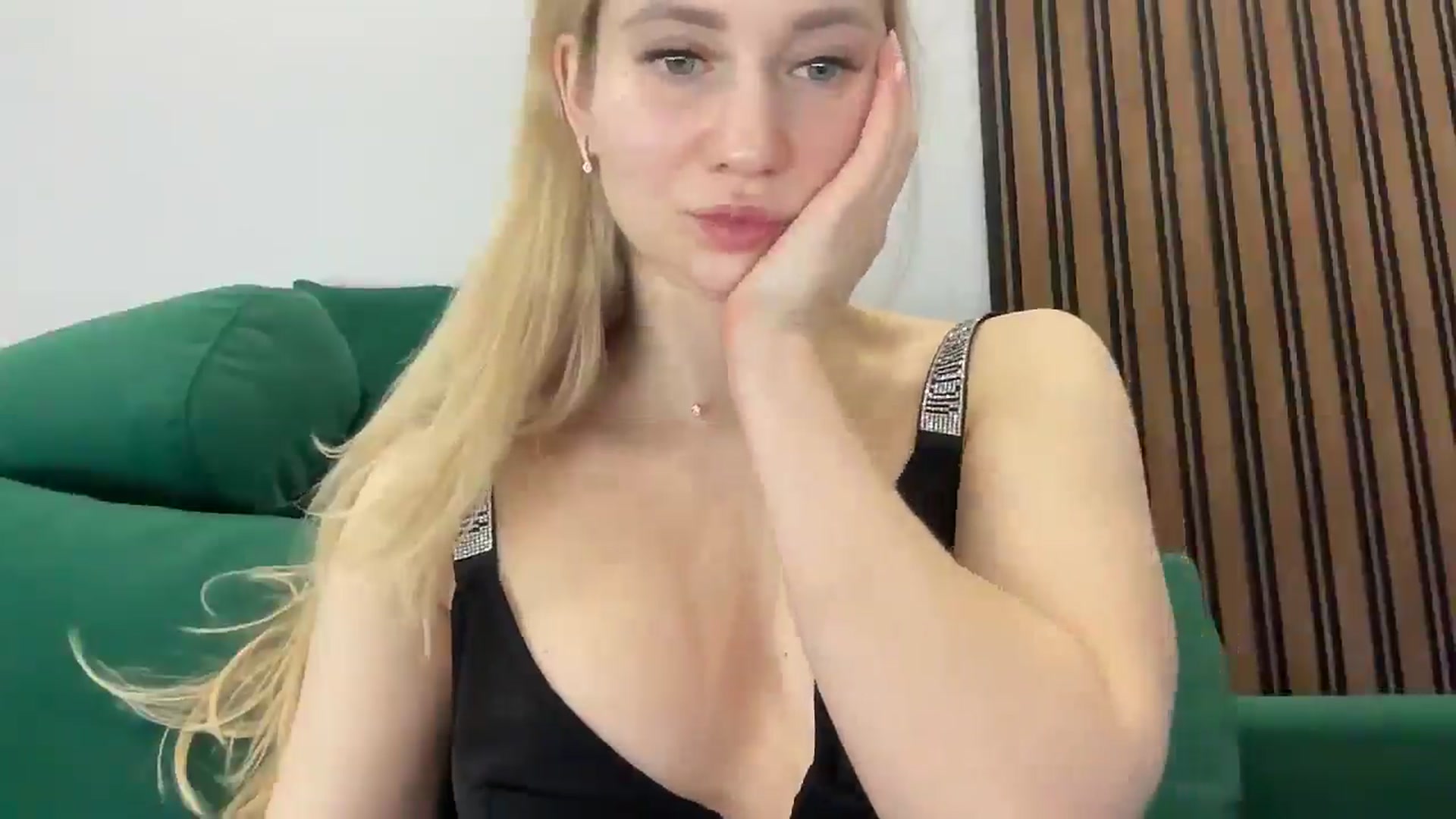 Gallery image thumbnail from Miss_Sylvia's myfreecams stream on, 04/15/2025, 20:51 image 14 of 20