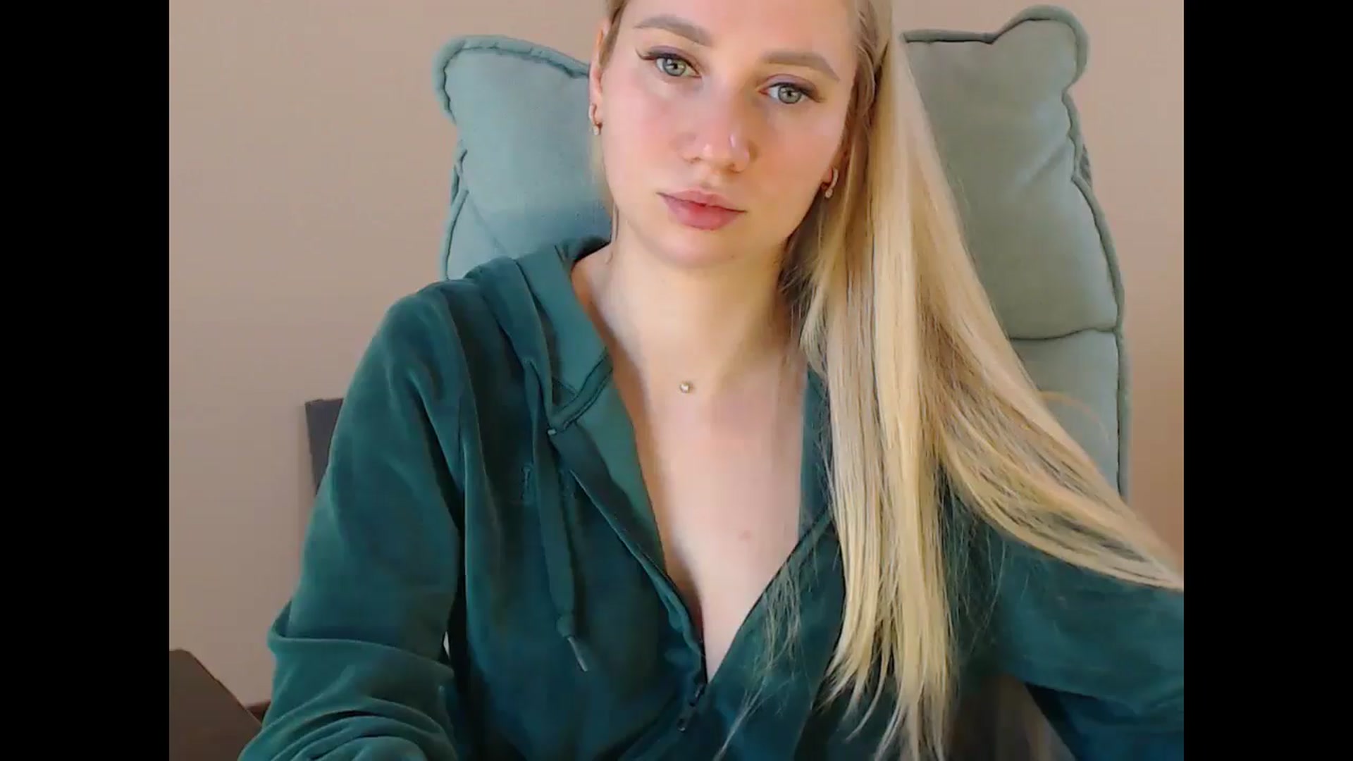 Gallery image thumbnail from Miss_Sylvia's myfreecams stream on, 04/16/2025, 15:32 image 10 of 20