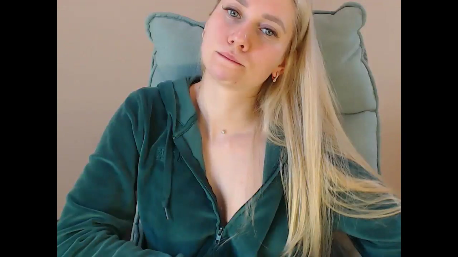 Gallery image thumbnail from Miss_Sylvia's myfreecams stream on, 04/16/2025, 15:32 image 12 of 20