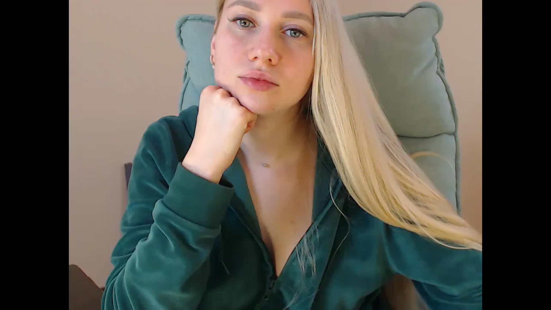 Gallery image thumbnail from Miss_Sylvia's myfreecams stream on, 04/16/2025, 15:32 image 7 of 20