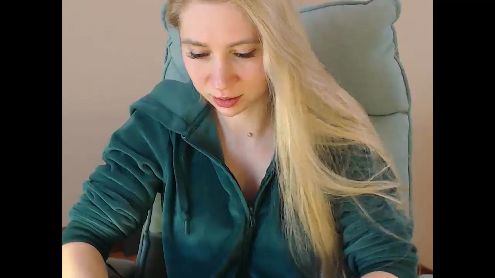 Gallery image thumbnail from Miss_Sylvia's myfreecams stream on, 04/16/2025, 18:39 image 13 of 20