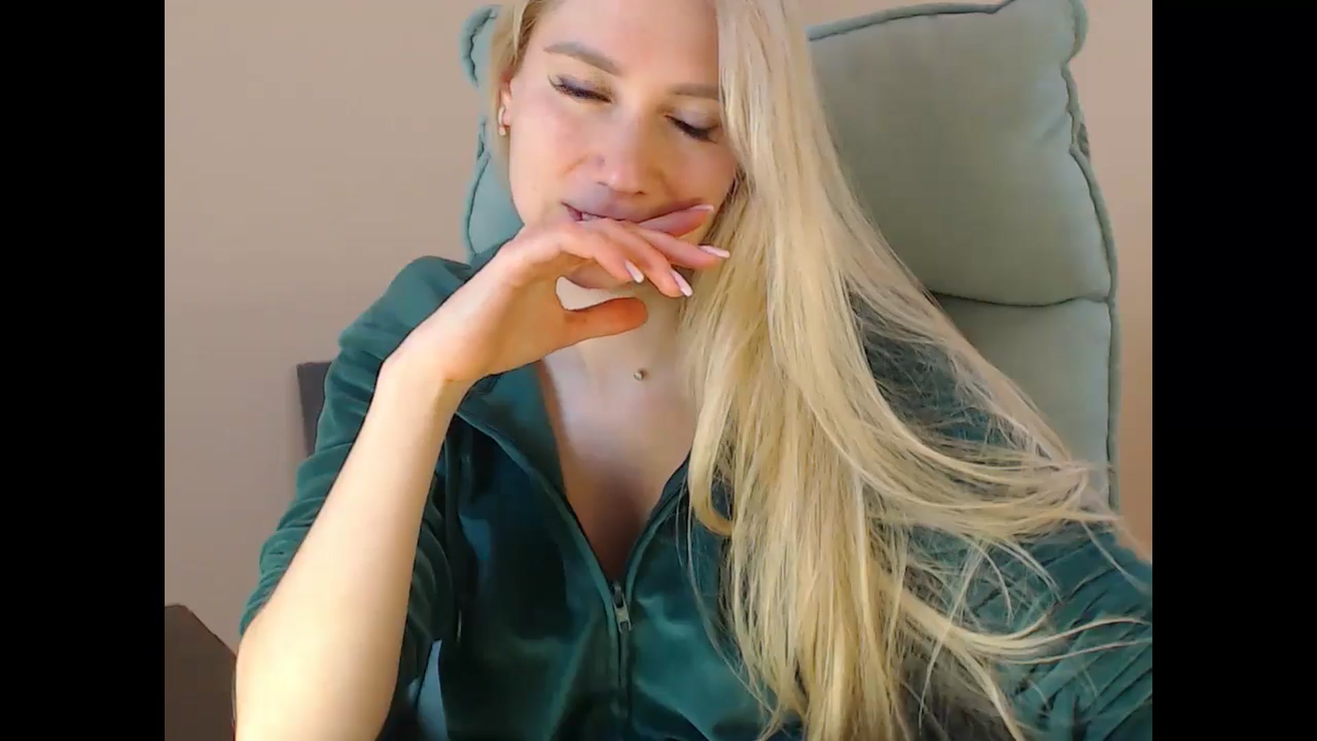 Gallery image thumbnail from Miss_Sylvia's myfreecams stream on, 04/16/2025, 18:39 image 14 of 20