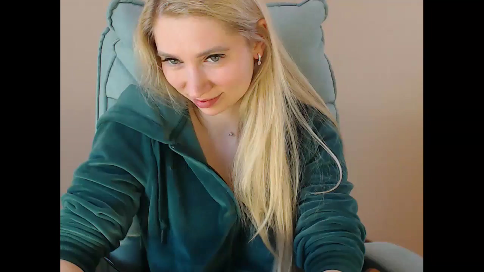 Gallery image thumbnail from Miss_Sylvia's myfreecams stream on, 04/16/2025, 18:39 image 16 of 20