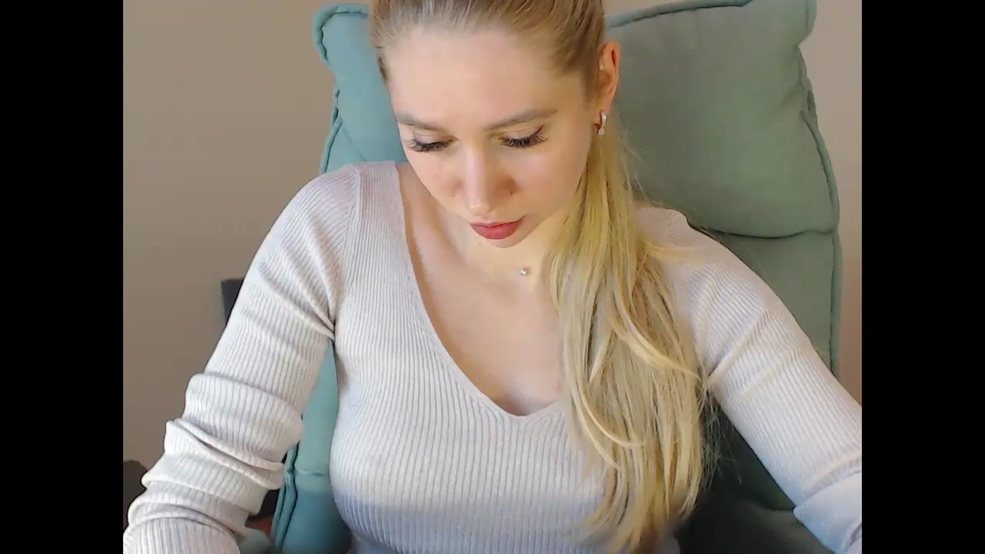 Gallery image thumbnail from Miss_Sylvia's myfreecams stream on, 04/17/2025, 18:06 image 15 of 20