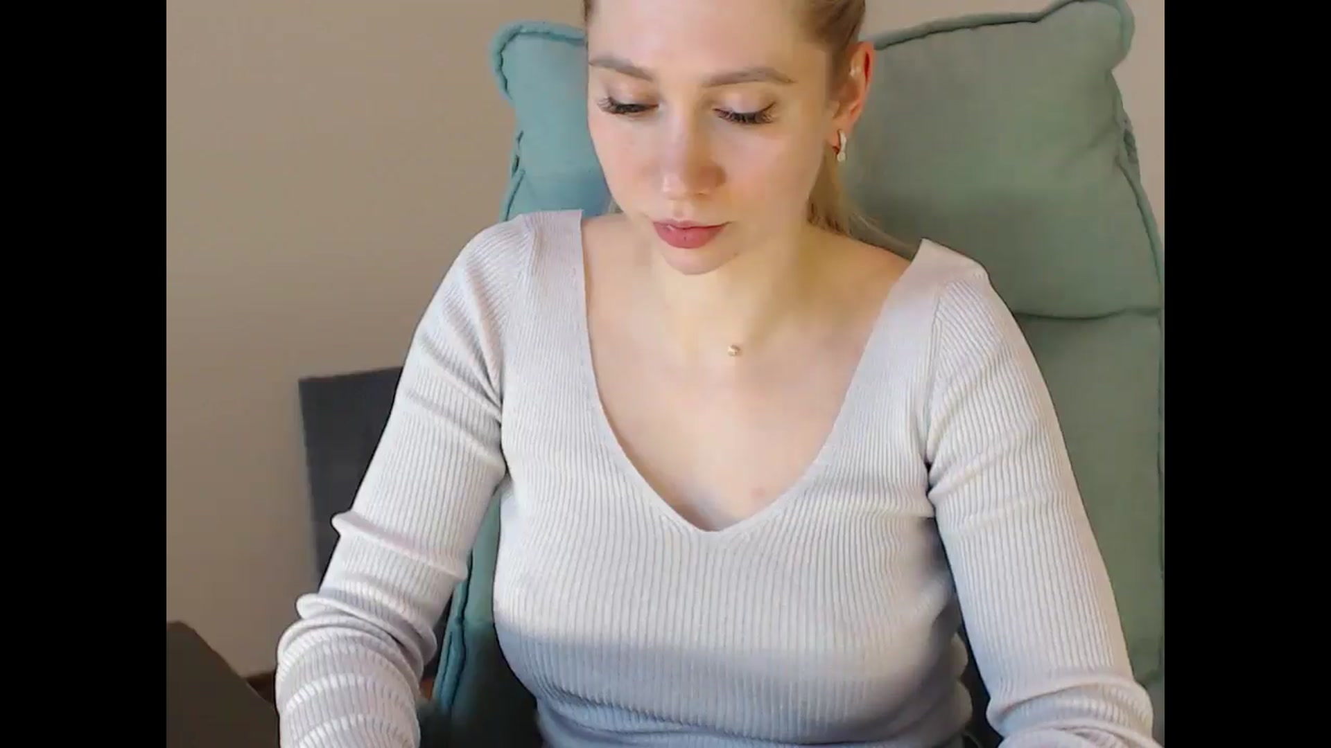 Gallery image thumbnail from Miss_Sylvia's myfreecams stream on, 04/17/2025, 18:06 image 8 of 20