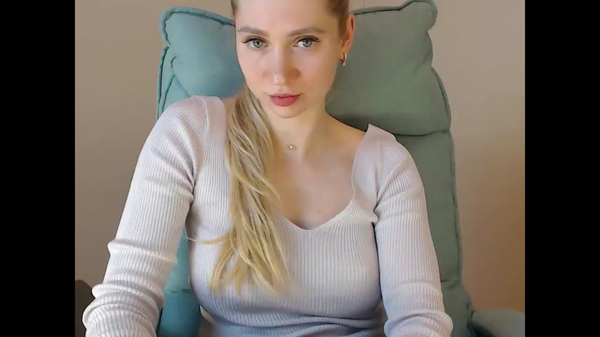 Gallery image thumbnail from Miss_Sylvia's myfreecams stream on, 04/17/2025, 18:06 image 4 of 20