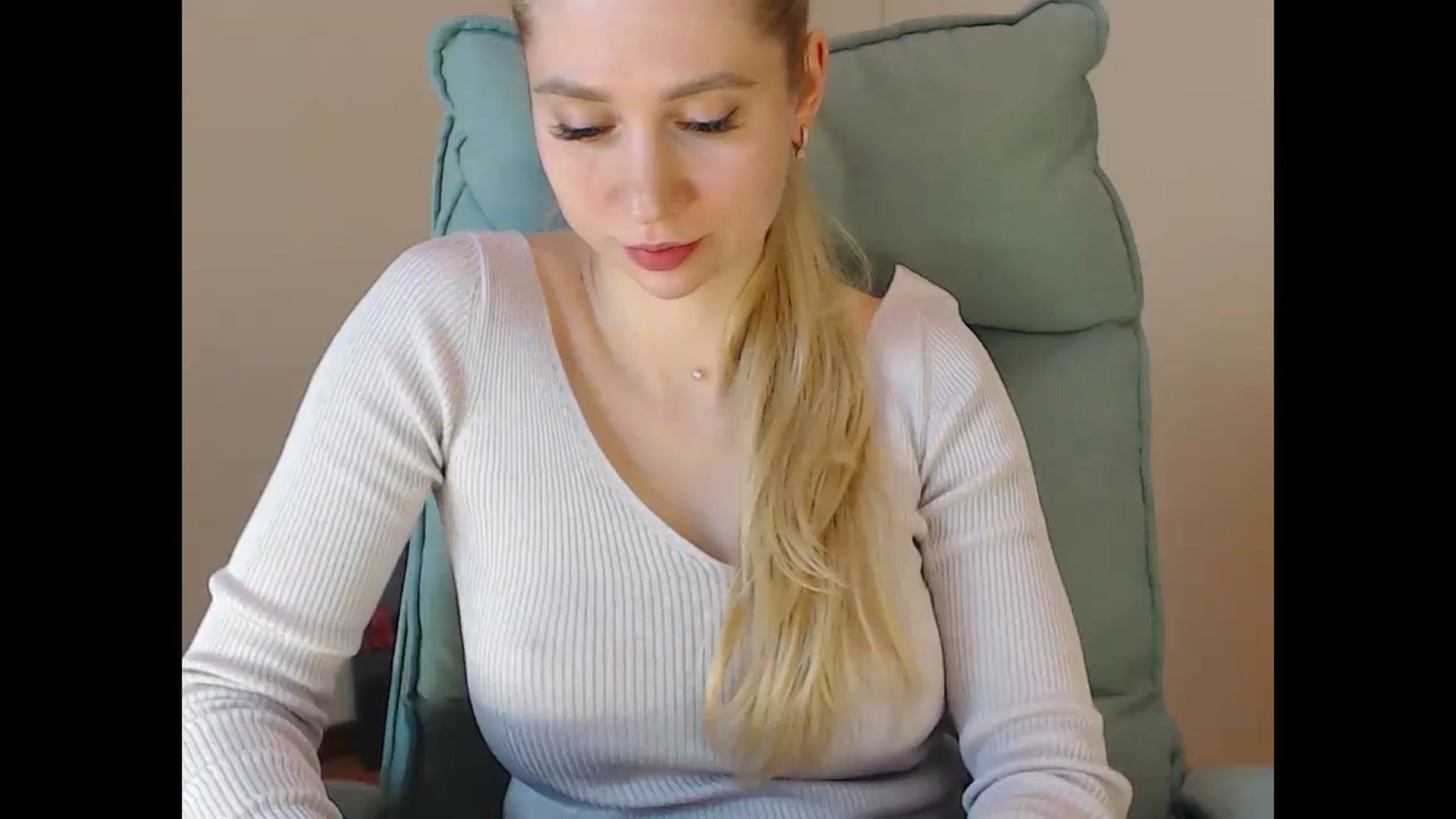 Gallery image thumbnail from Miss_Sylvia's myfreecams stream on, 04/17/2025, 18:06 image 2 of 20