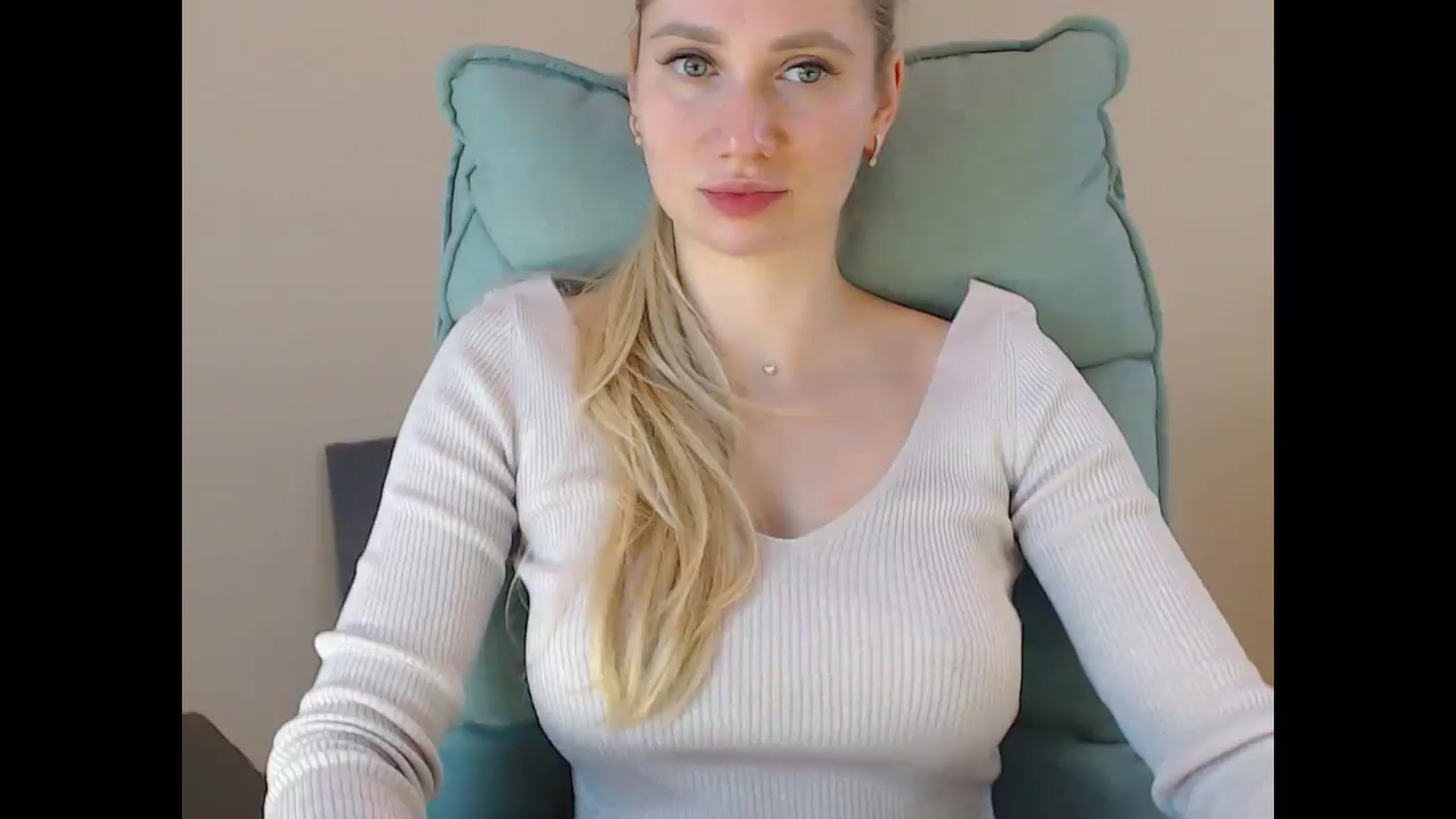 Gallery image thumbnail from Miss_Sylvia's myfreecams stream on, 04/17/2025, 20:11 image 12 of 20