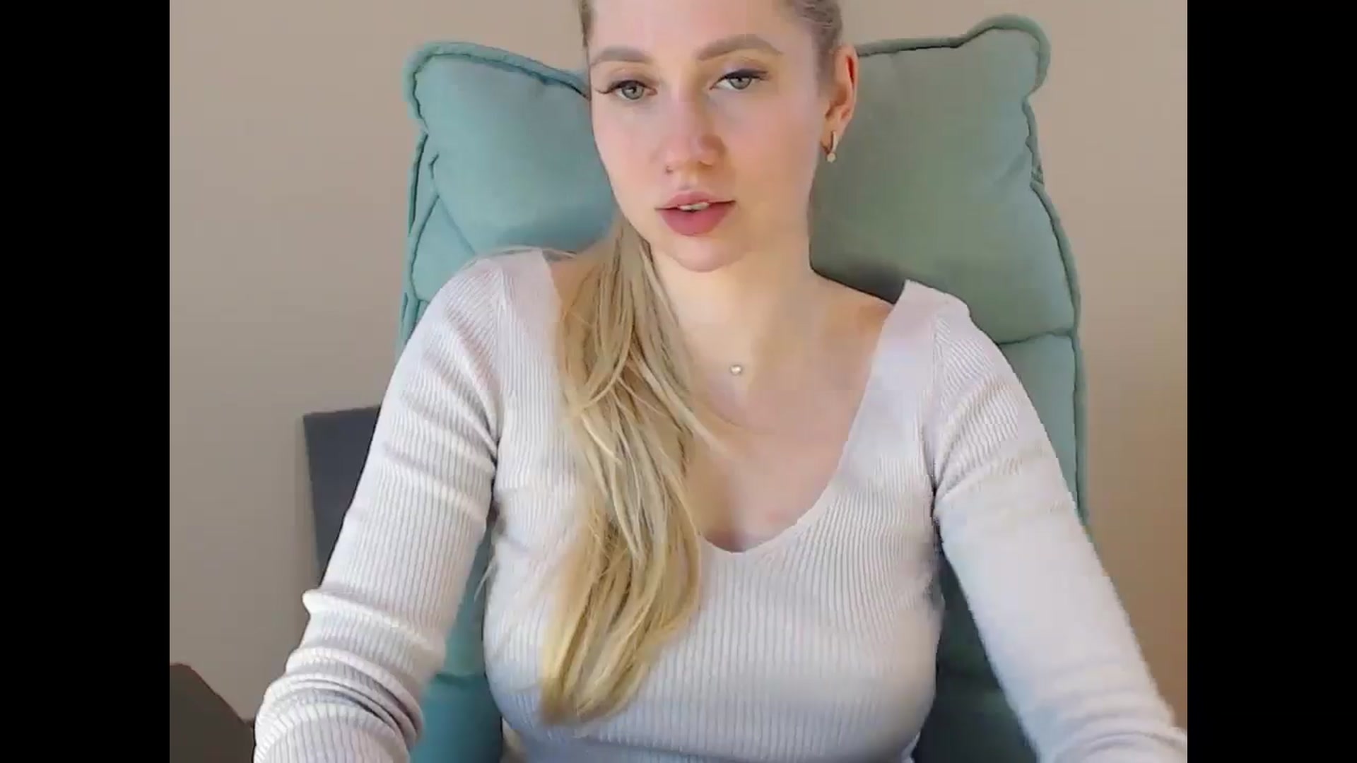 Gallery image thumbnail from Miss_Sylvia's myfreecams stream on, 04/17/2025, 20:11 image 9 of 20