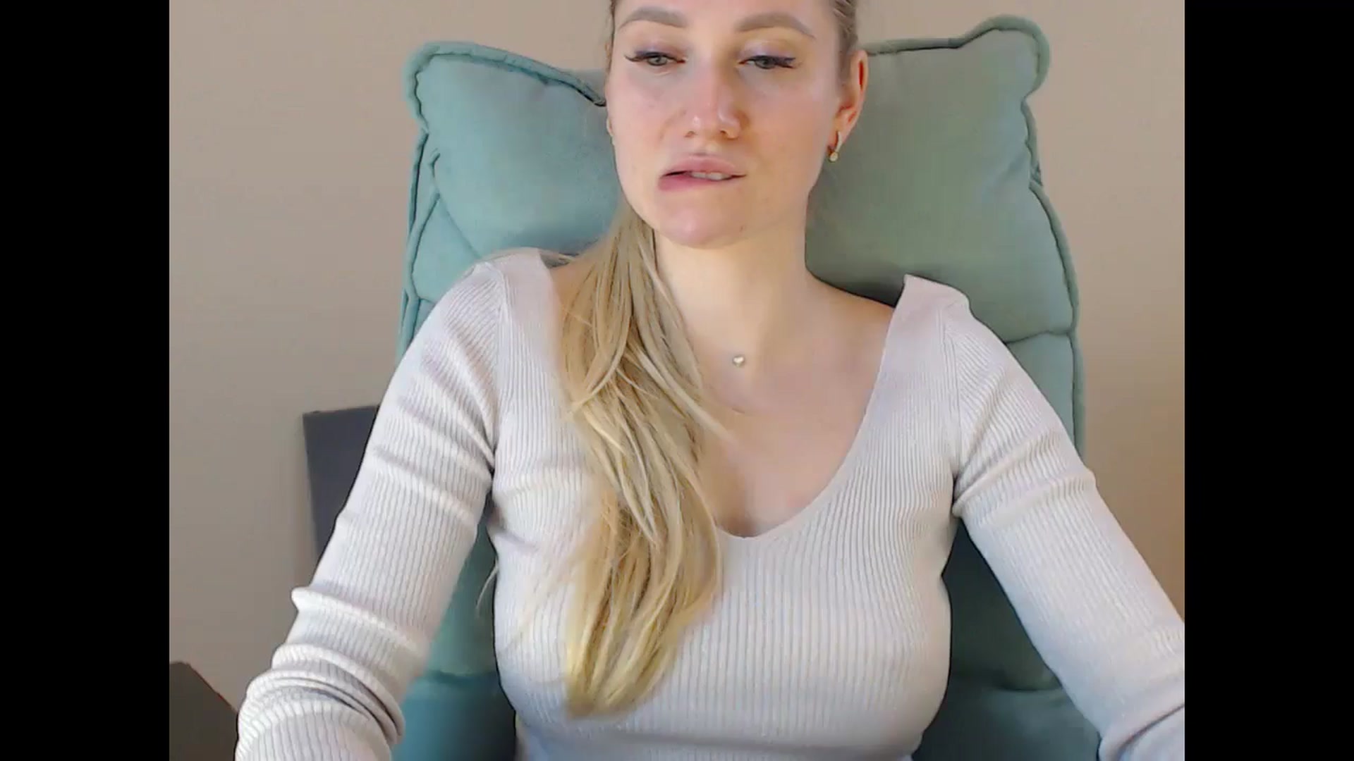 Gallery image thumbnail from Miss_Sylvia's myfreecams stream on, 04/17/2025, 20:11 image 11 of 20