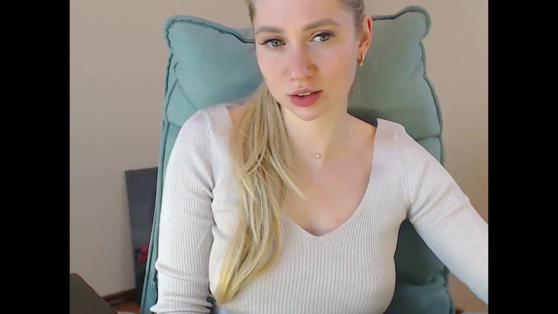 Gallery image thumbnail from Miss_Sylvia's myfreecams stream on, 04/17/2025, 20:11 image 7 of 20