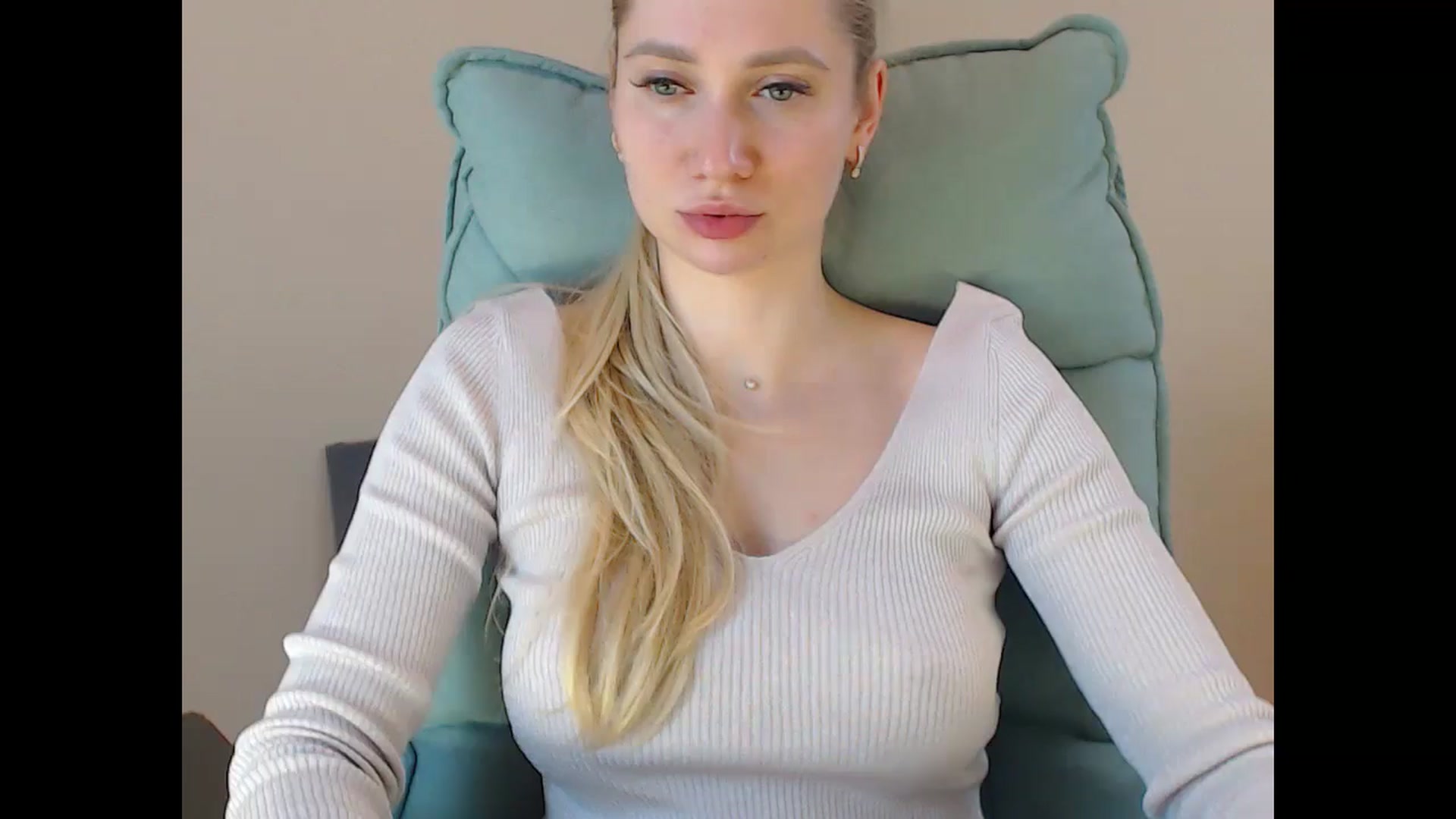 Gallery image thumbnail from Miss_Sylvia's myfreecams stream on, 04/17/2025, 20:11 image 15 of 20