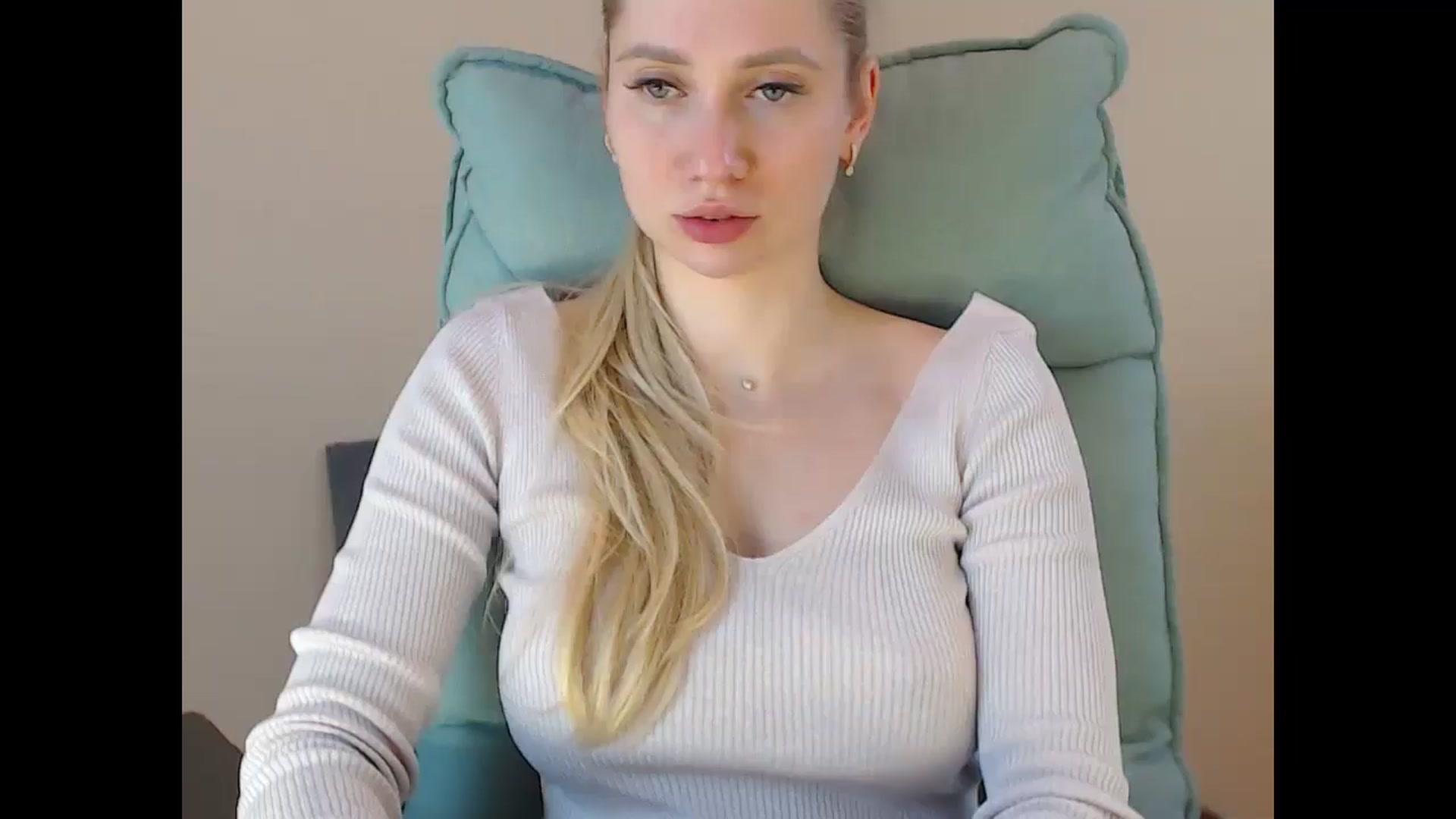 Gallery image thumbnail from Miss_Sylvia's myfreecams stream on, 04/17/2025, 20:11 image 14 of 20