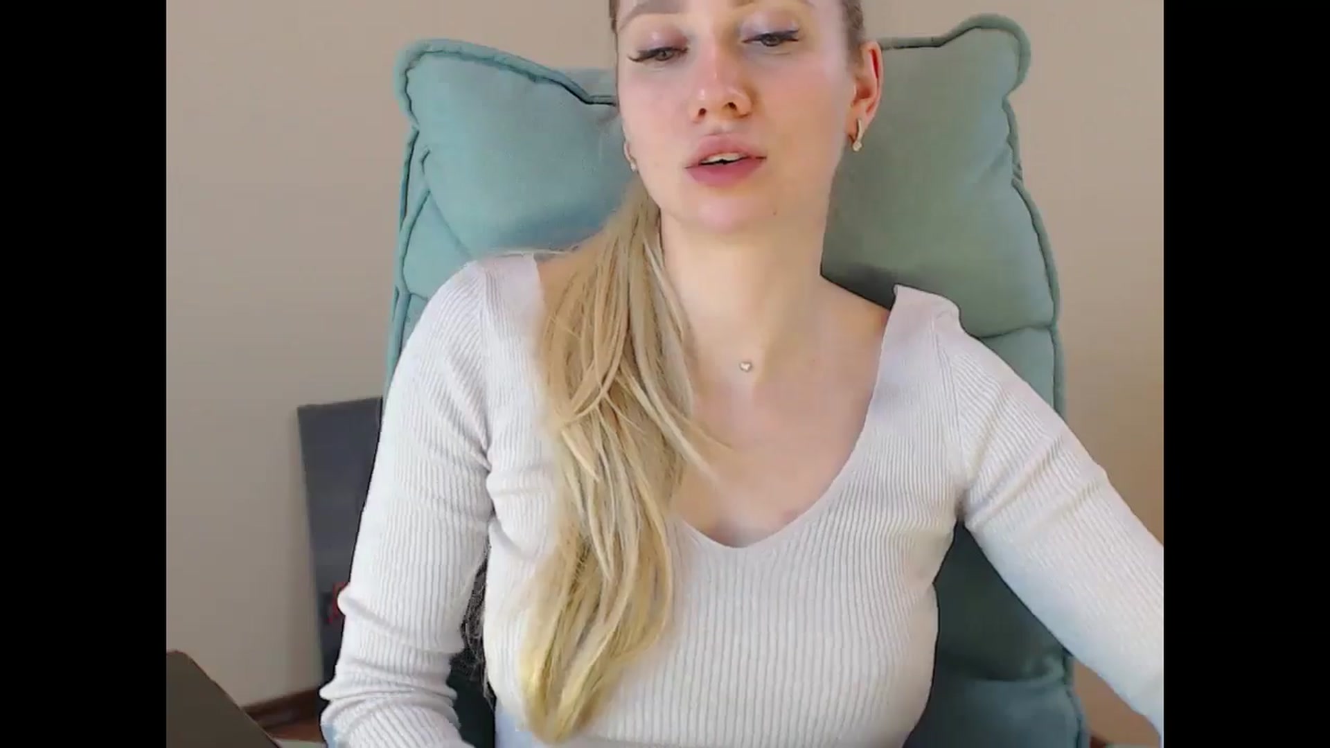 Gallery image thumbnail from Miss_Sylvia's myfreecams stream on, 04/17/2025, 20:11 image 8 of 20