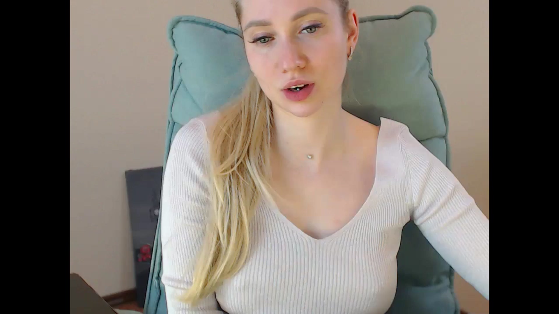 Gallery image thumbnail from Miss_Sylvia's myfreecams stream on, 04/17/2025, 20:11 image 5 of 20