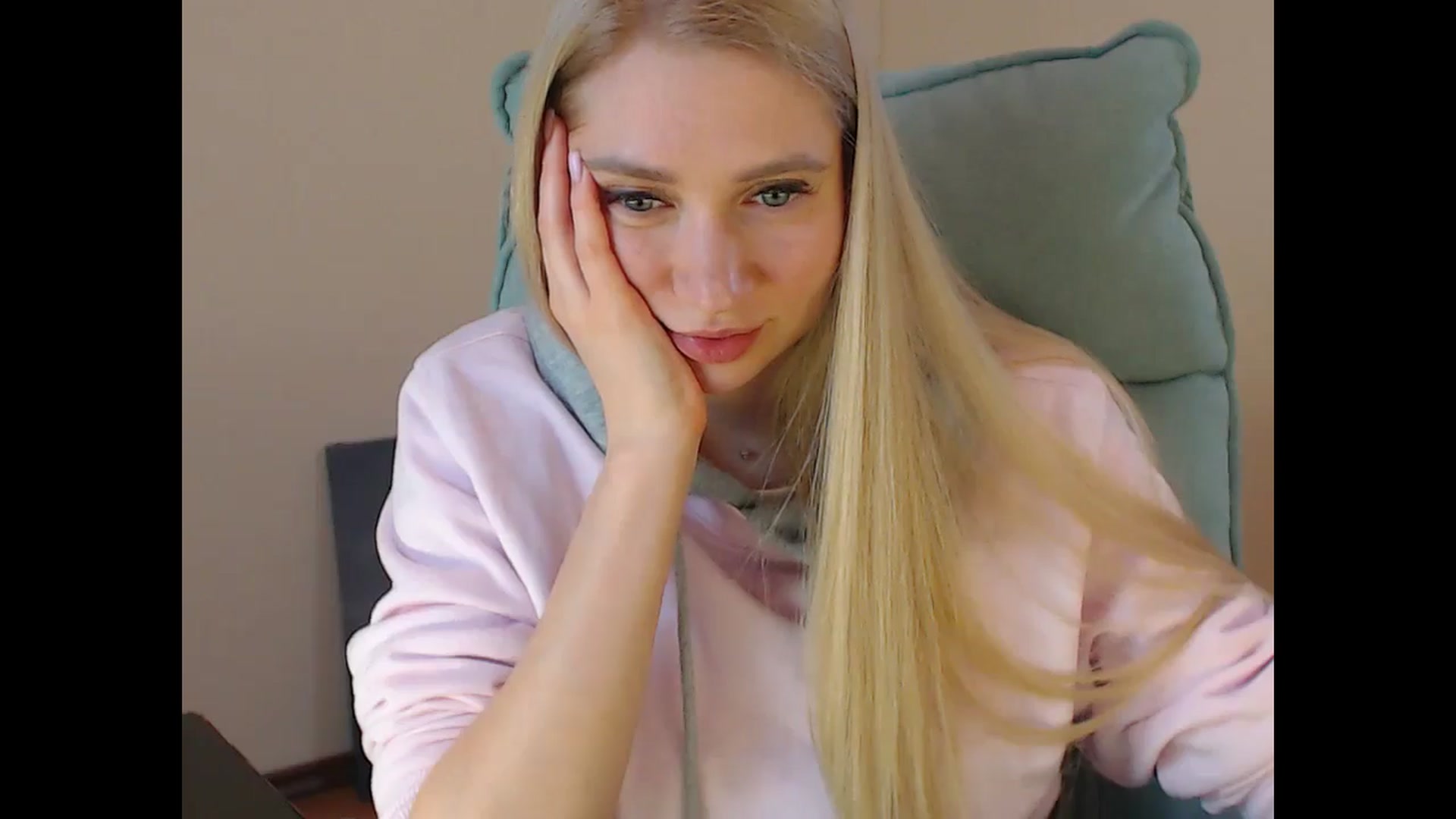 Gallery image thumbnail from Miss_Sylvia's myfreecams stream on, 04/18/2025, 16:48 image 14 of 20