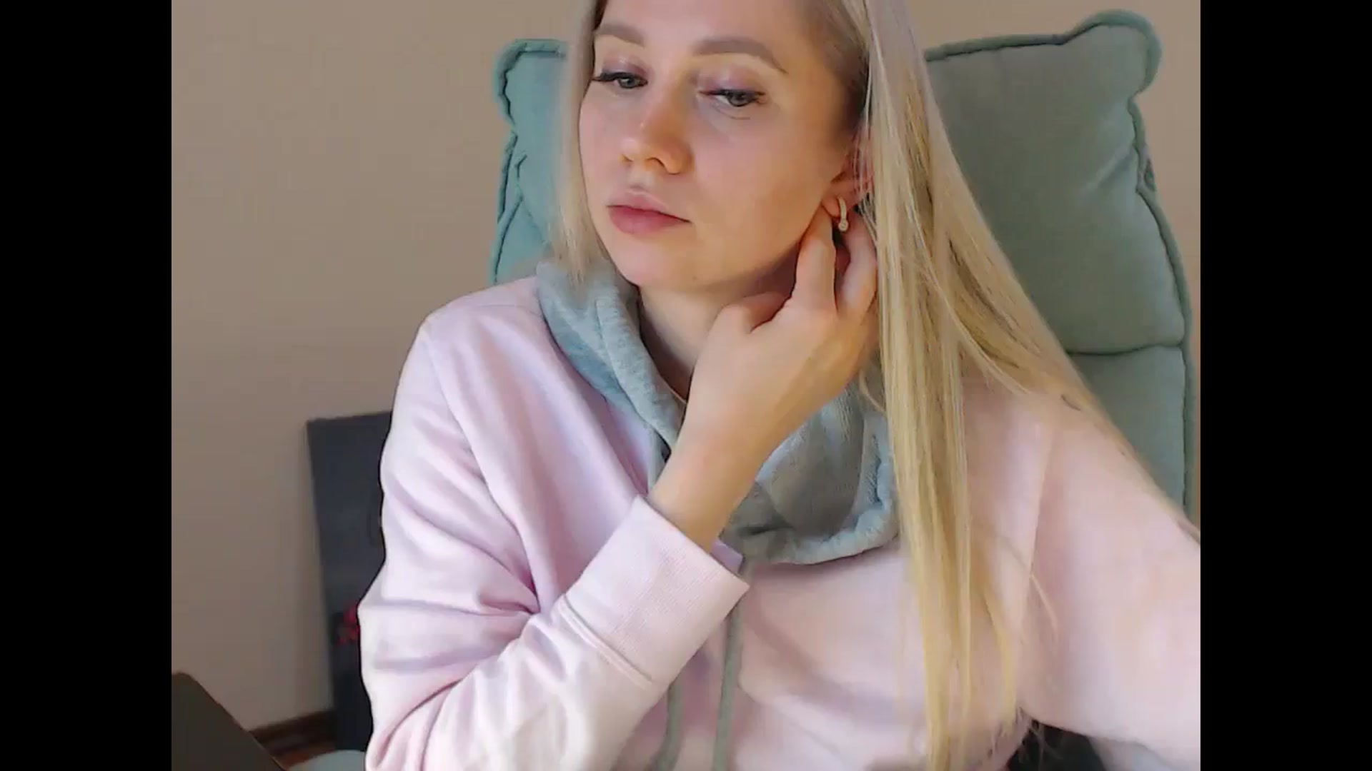 Gallery image thumbnail from Miss_Sylvia's myfreecams stream on, 04/18/2025, 17:36 image 10 of 20