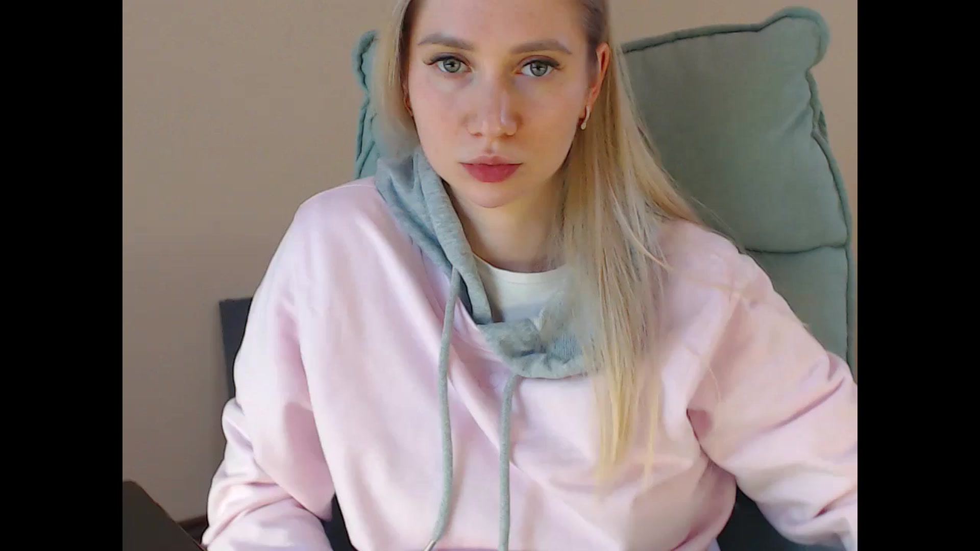 Gallery image thumbnail from Miss_Sylvia's myfreecams stream on, 04/18/2025, 17:36 image 1 of 20