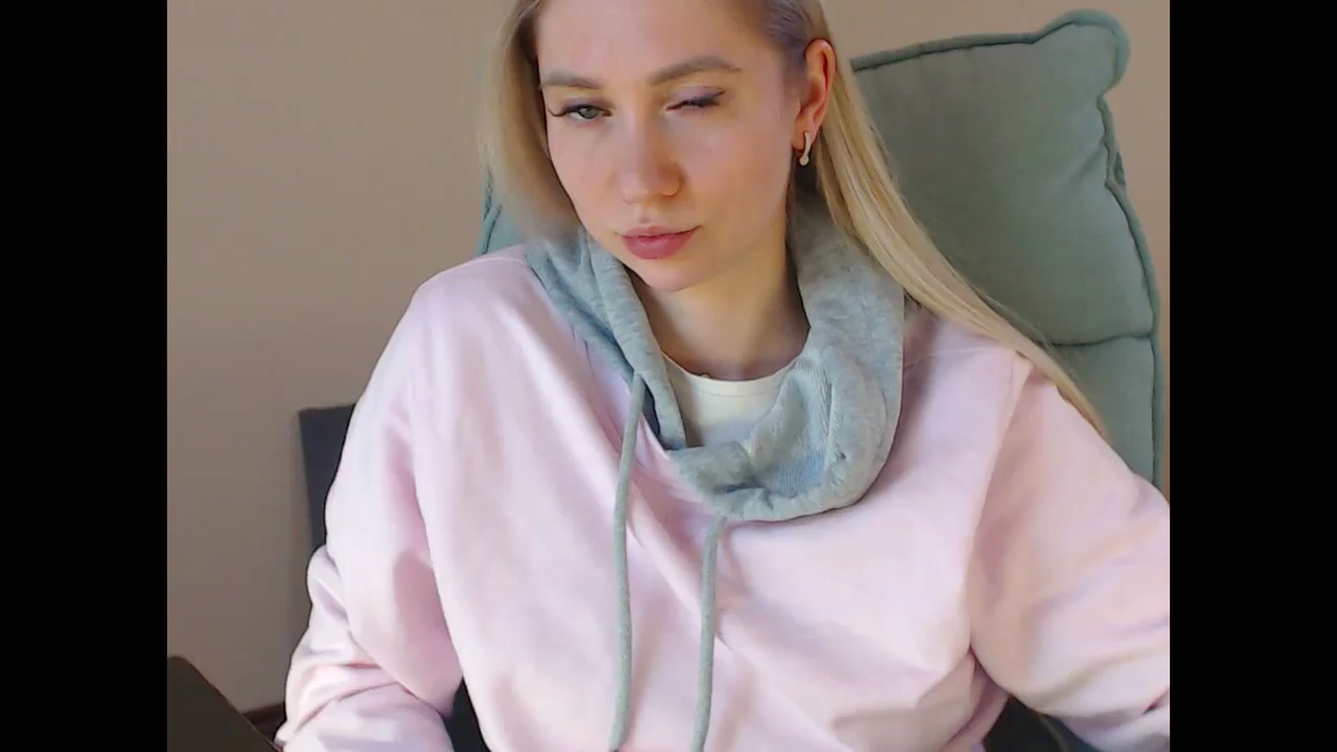 Gallery image thumbnail from Miss_Sylvia's myfreecams stream on, 04/18/2025, 17:36 image 2 of 20
