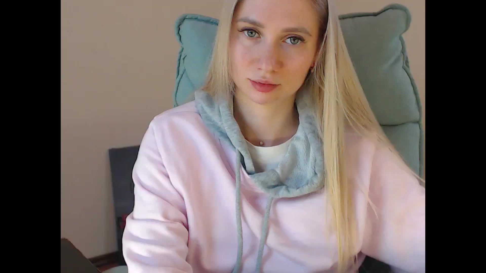 Gallery image thumbnail from Miss_Sylvia's myfreecams stream on, 04/18/2025, 17:36 image 9 of 20