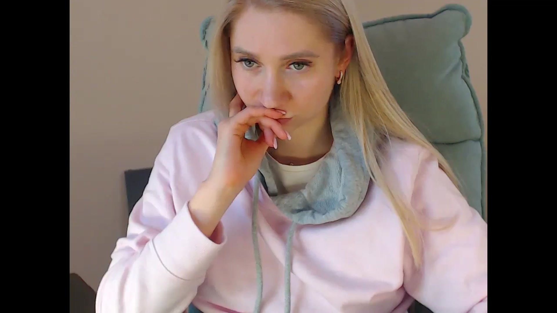 Gallery image thumbnail from Miss_Sylvia's myfreecams stream on, 04/18/2025, 17:36 image 5 of 20