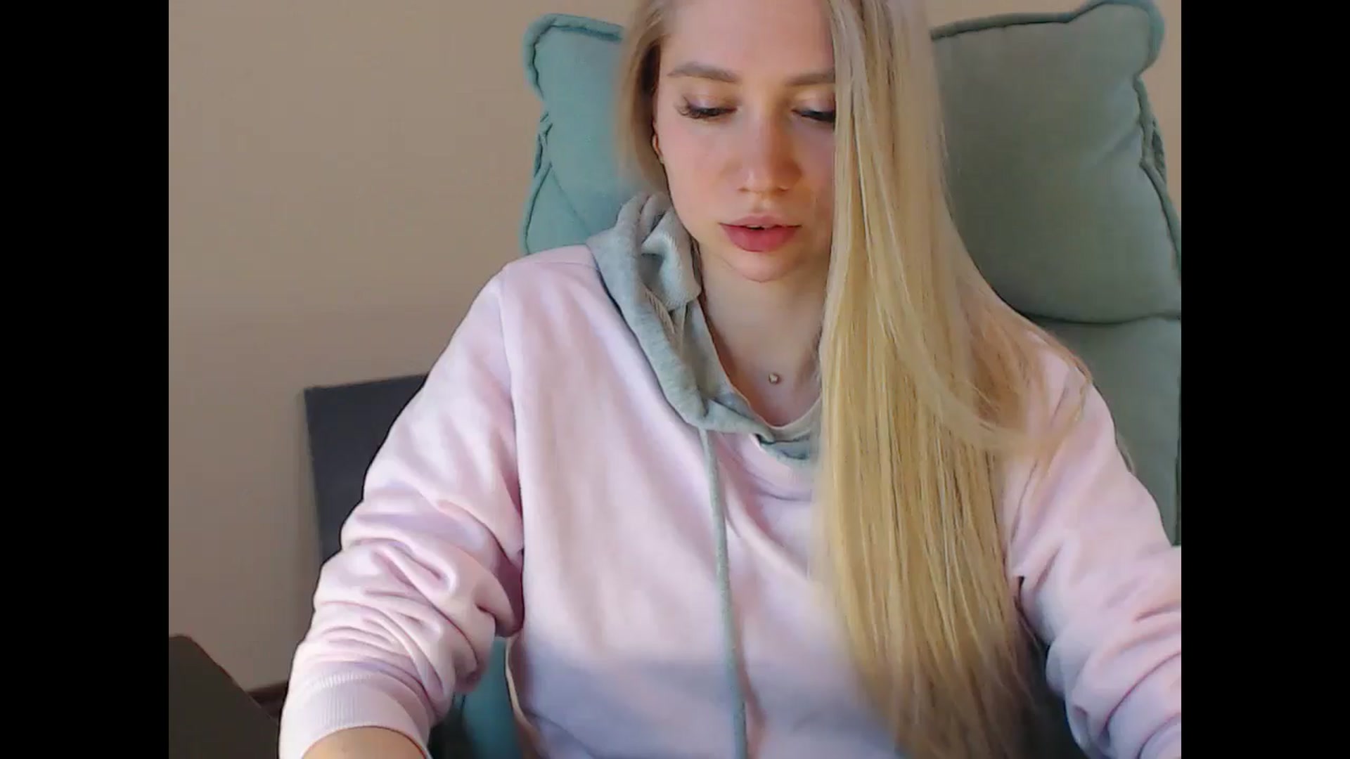 Gallery image thumbnail from Miss_Sylvia's myfreecams stream on, 04/18/2025, 19:01 image 14 of 20