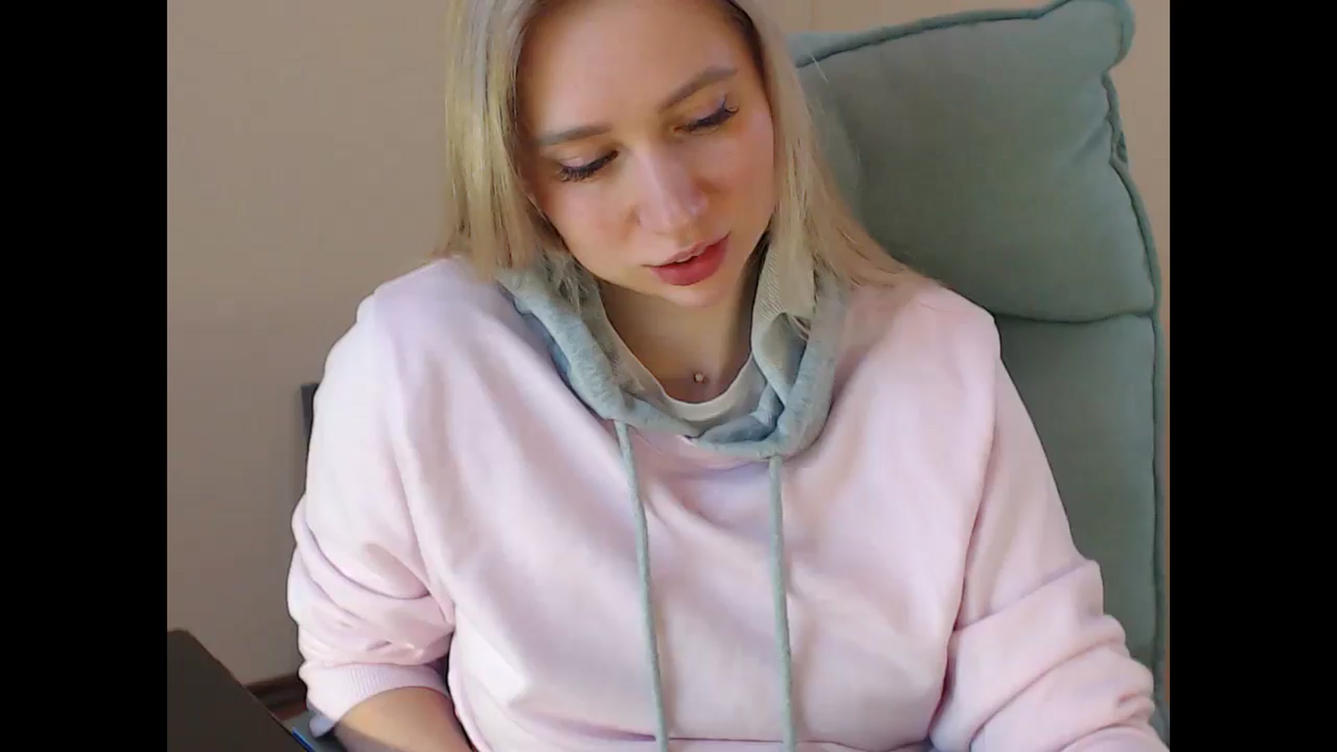 Gallery image thumbnail from Miss_Sylvia's myfreecams stream on, 04/18/2025, 19:01 image 7 of 20